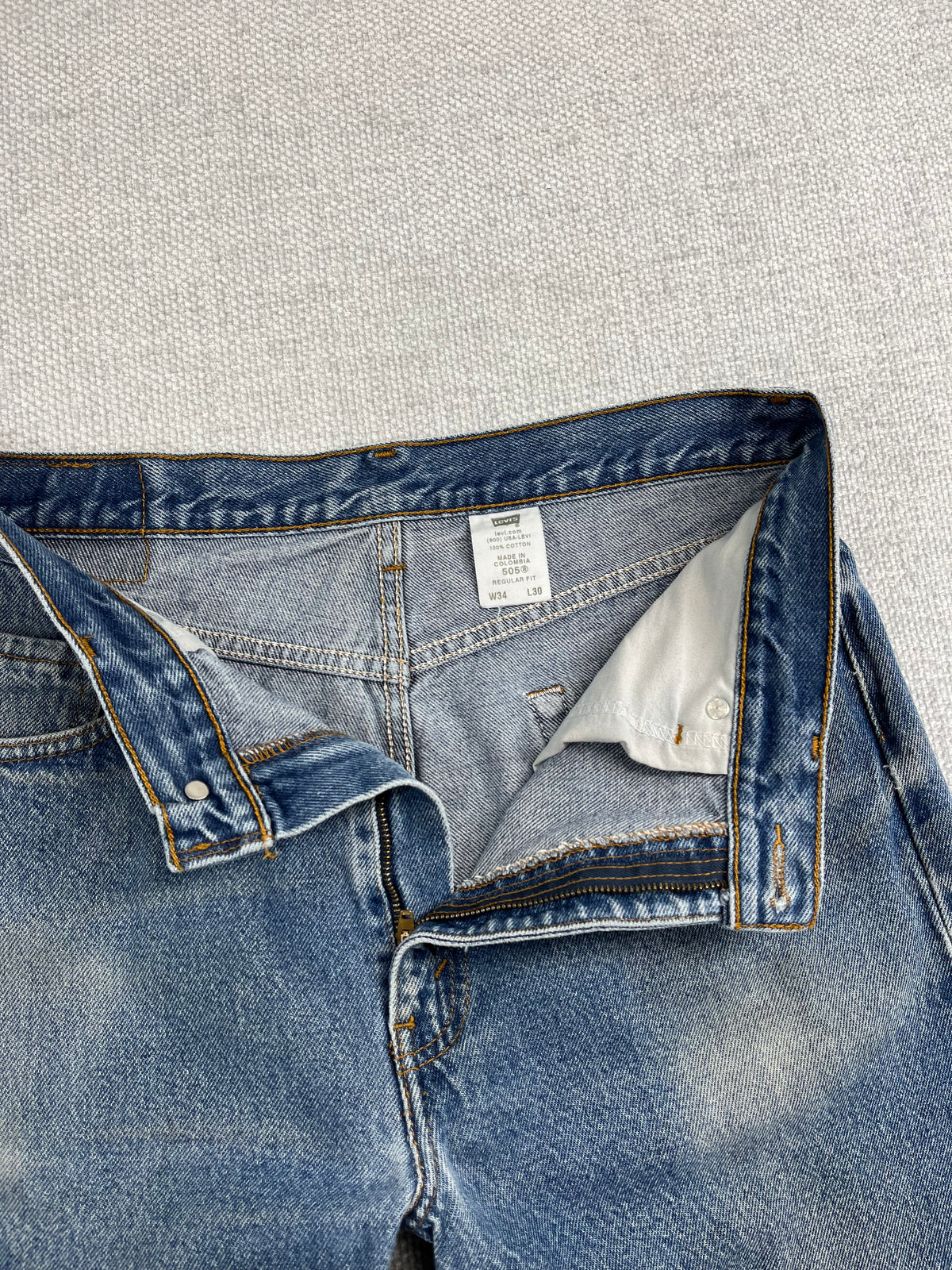 Y2K Levi's 505 Jeans 32"