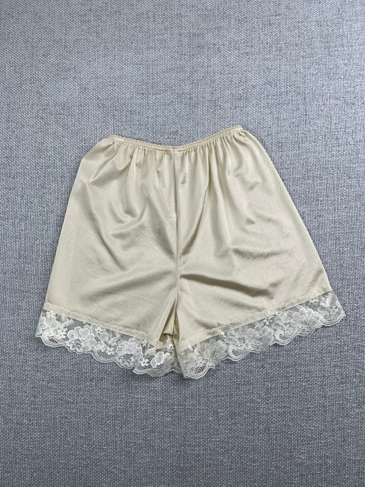 90's Ivory Nylon Lace Shorts 20-28"