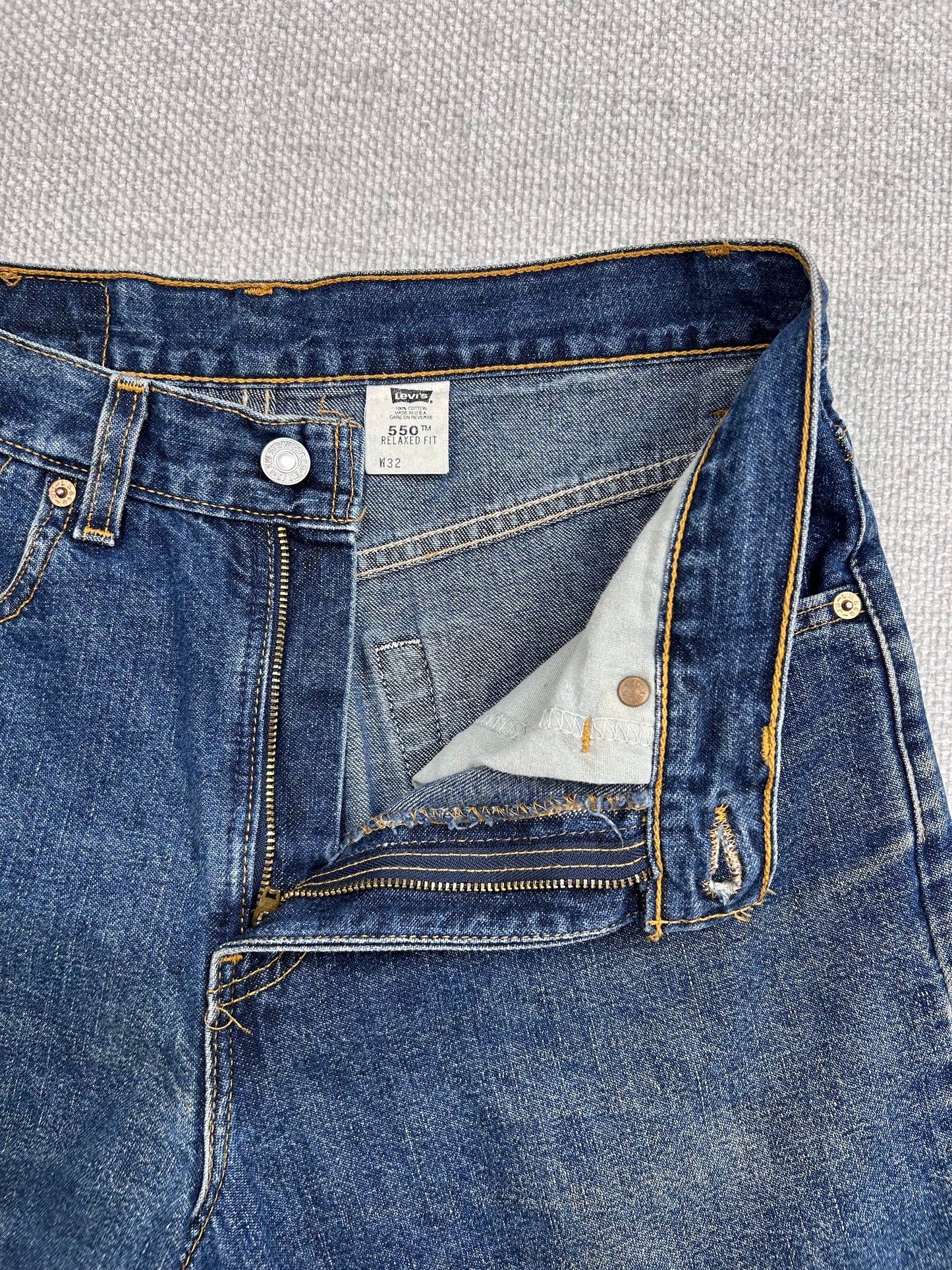 90’s Levi’s 550 Denim Shorts 30”