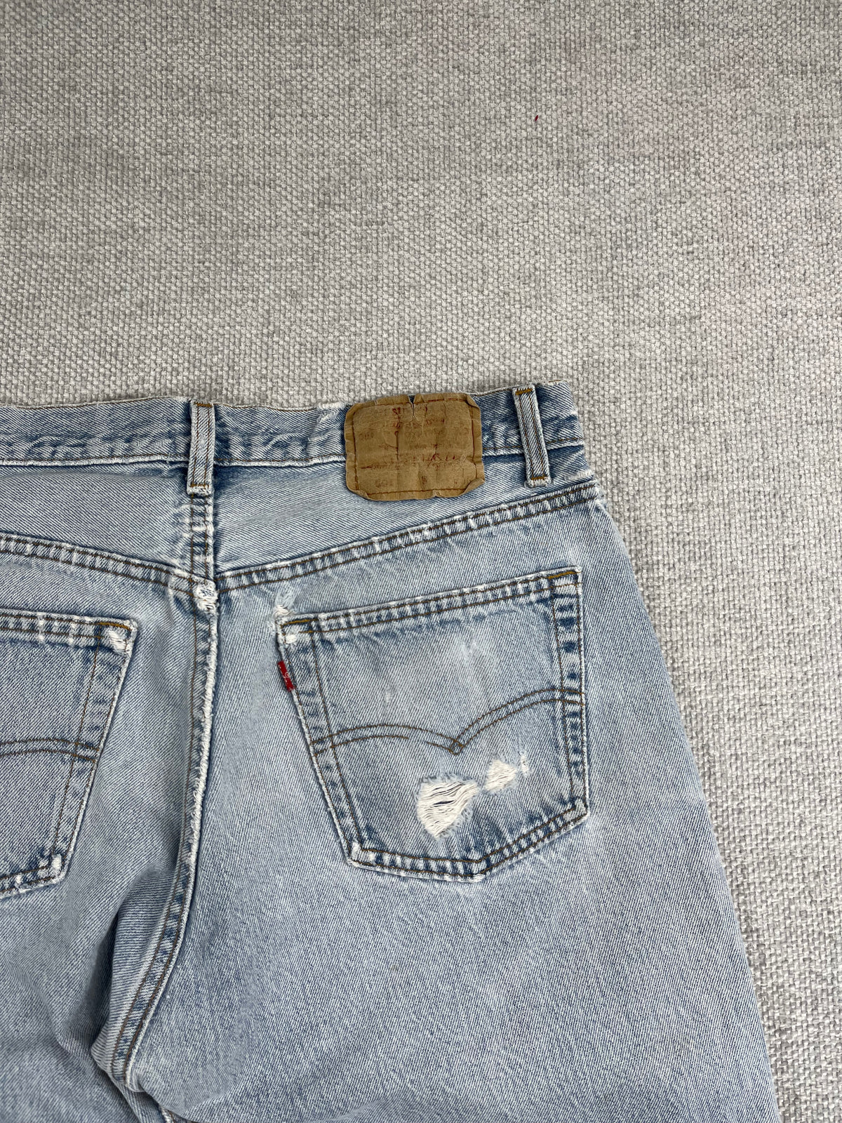 90's Distressed Levi's 501 31"