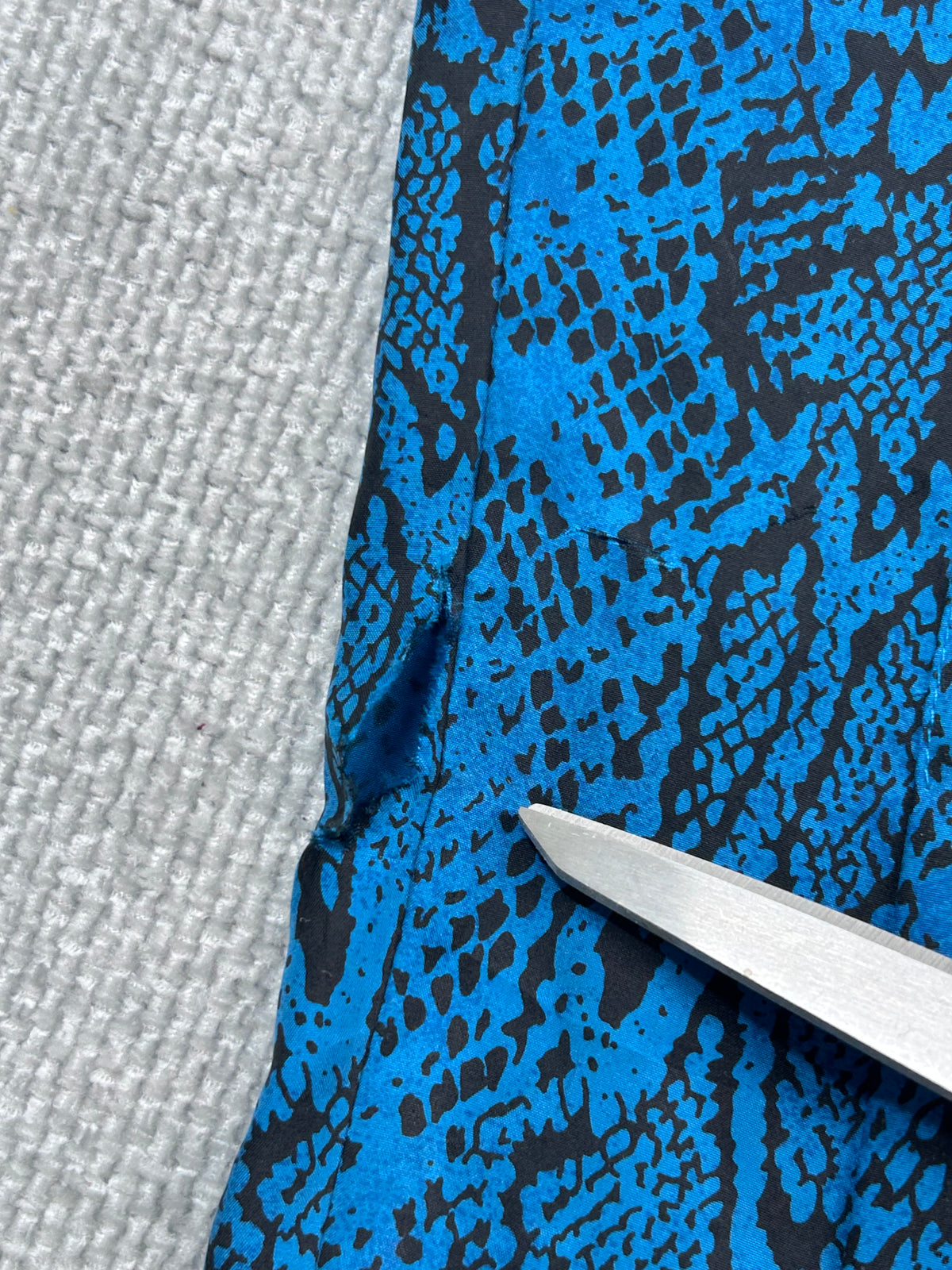 90's Blue Snake Pattern Blouse