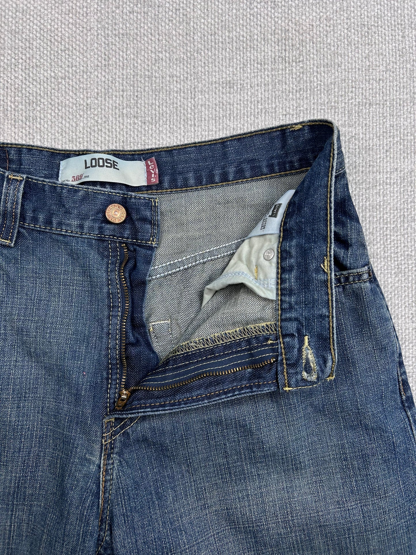 Y2K Levi’s Loose Denim Shorts 29”