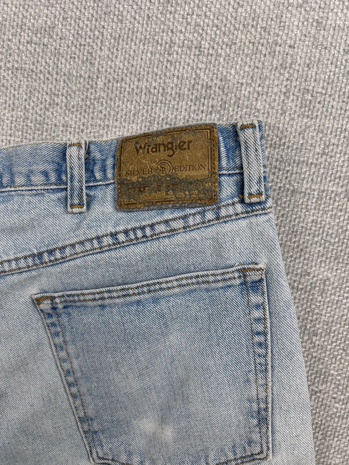 90's Wrangler Light Wash Denim Shorts 34"