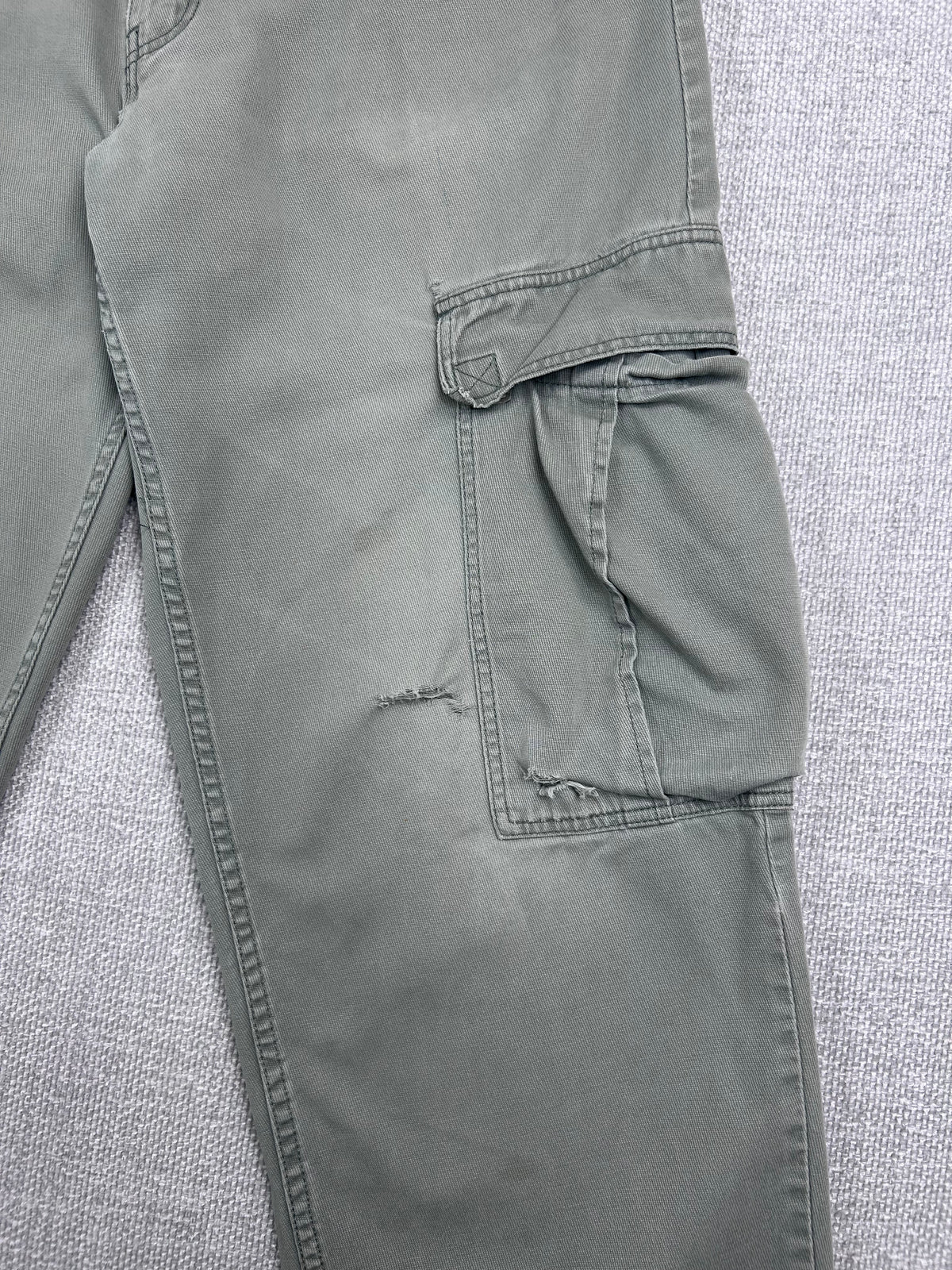Y2K Levi's Faded Baggy Cargo Pants 34"
