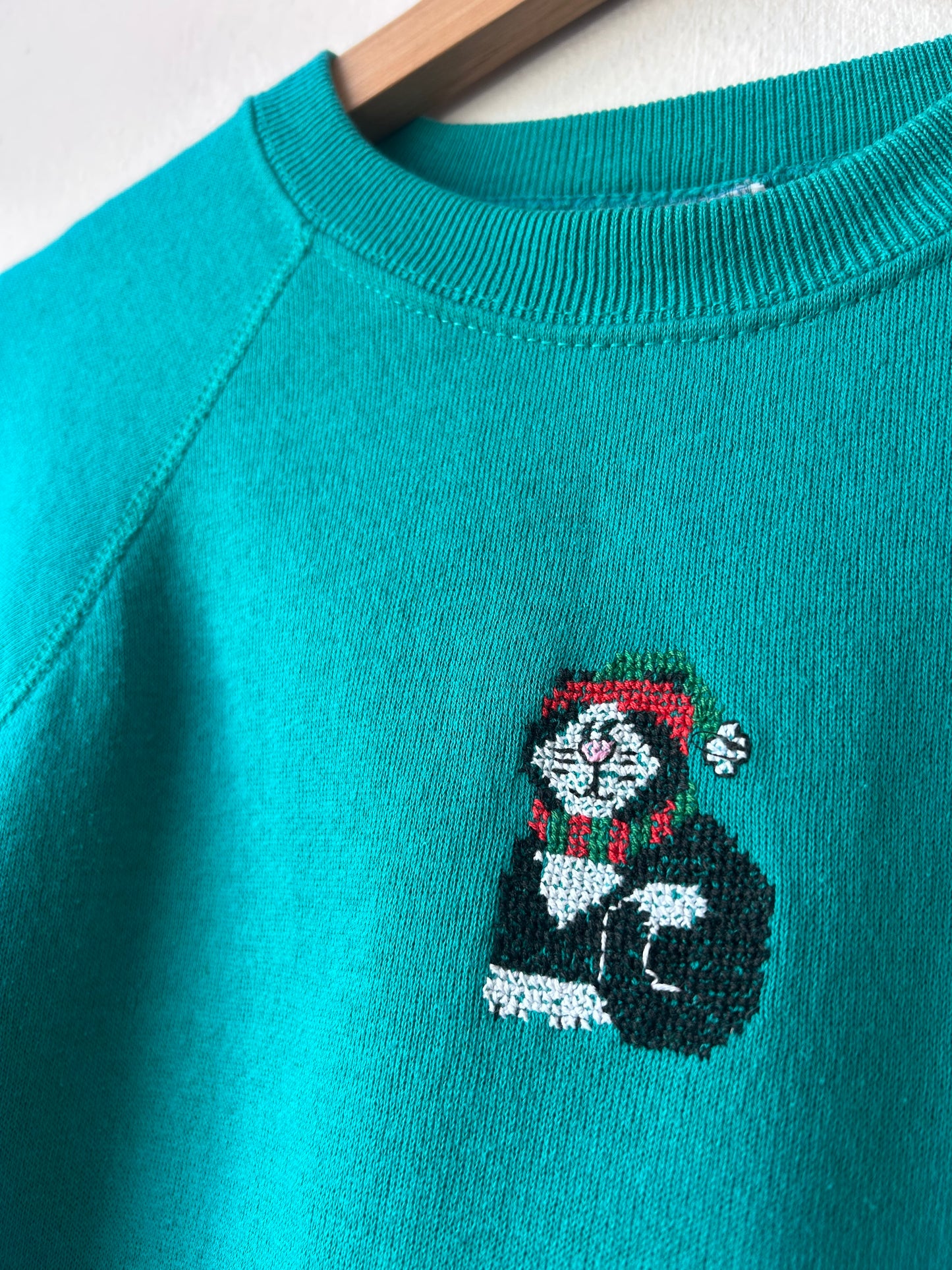 90’s Cat Embroidered Sweatshirt