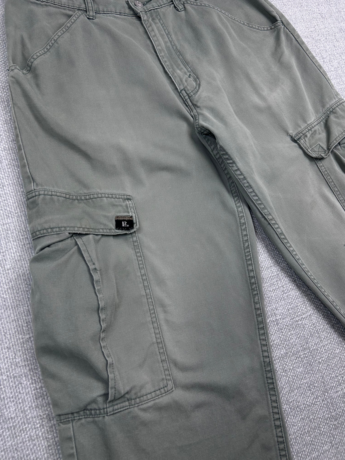 Y2K Levi's Faded Baggy Cargo Pants 34"