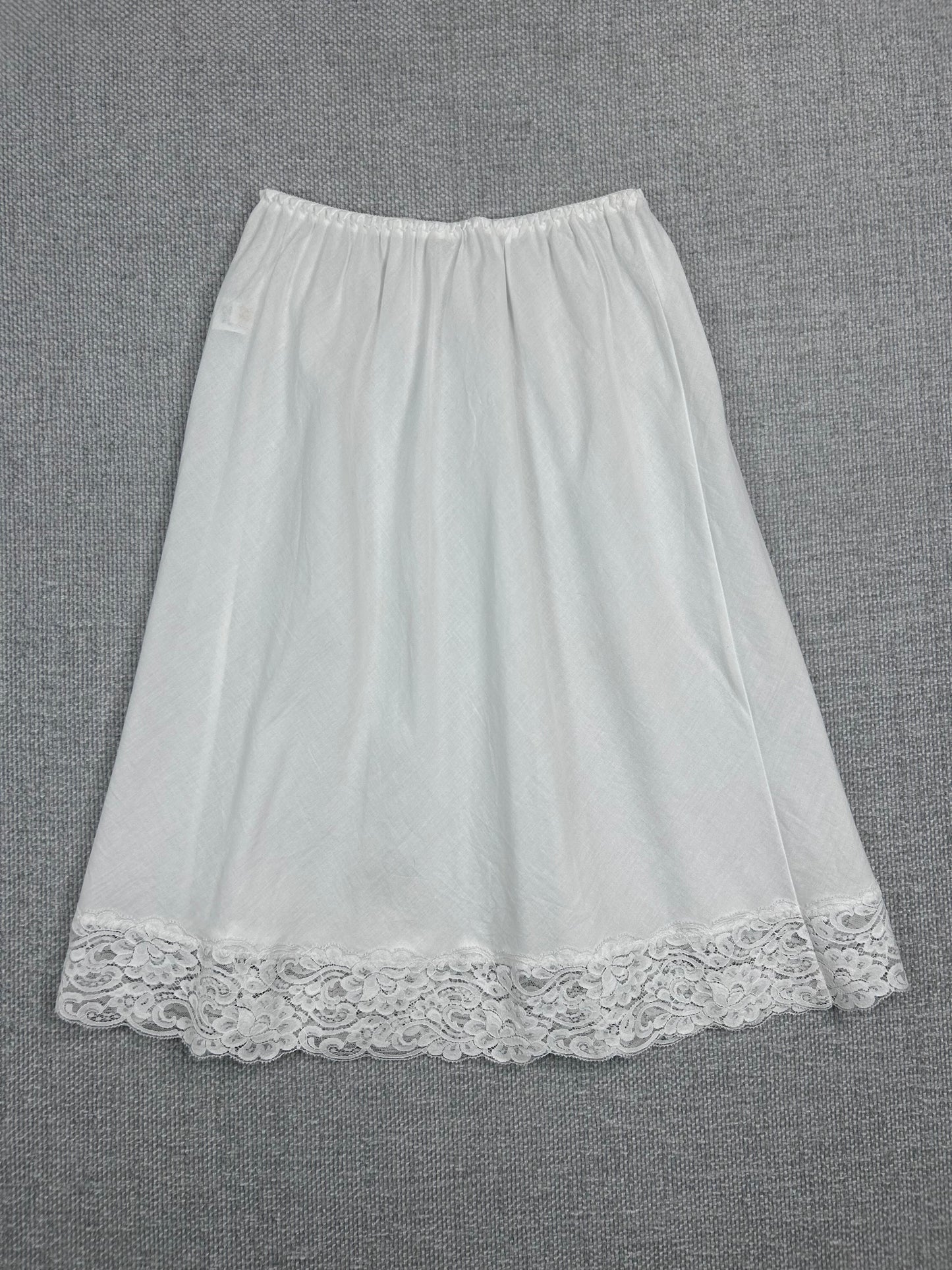 90's White Lace Slip Skirt 26-32"