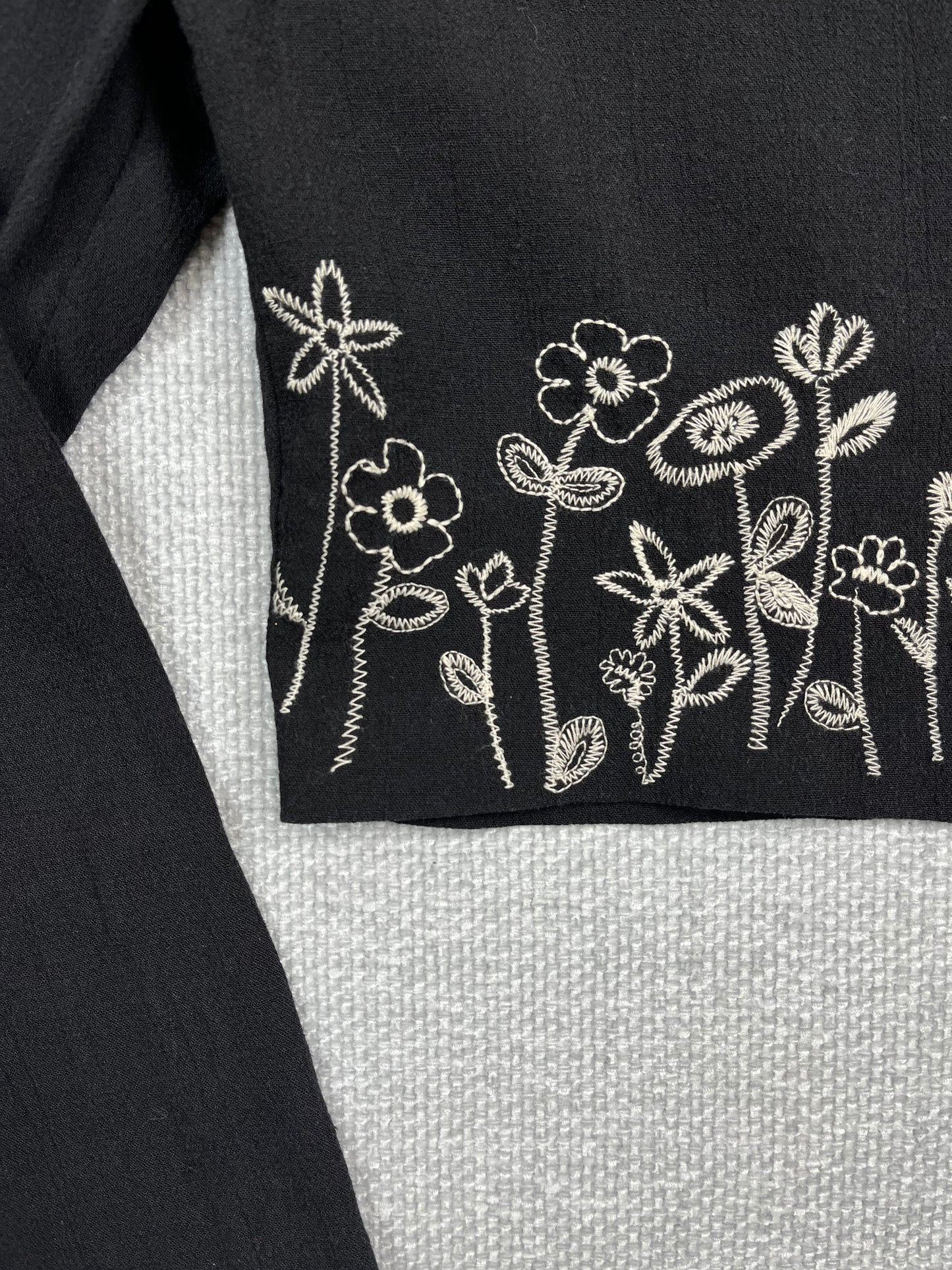 90's Embroidered Button Up Blouse