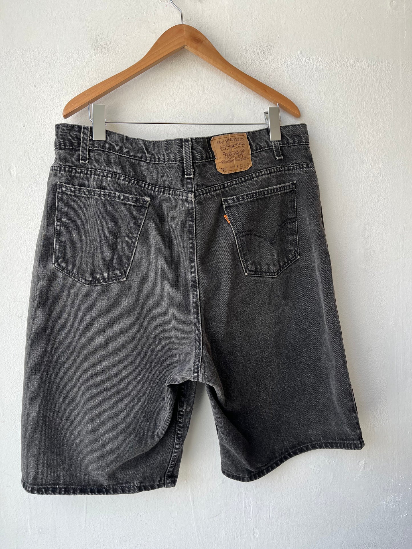 90's Levi's 550 Orange Tab Shorts 40"