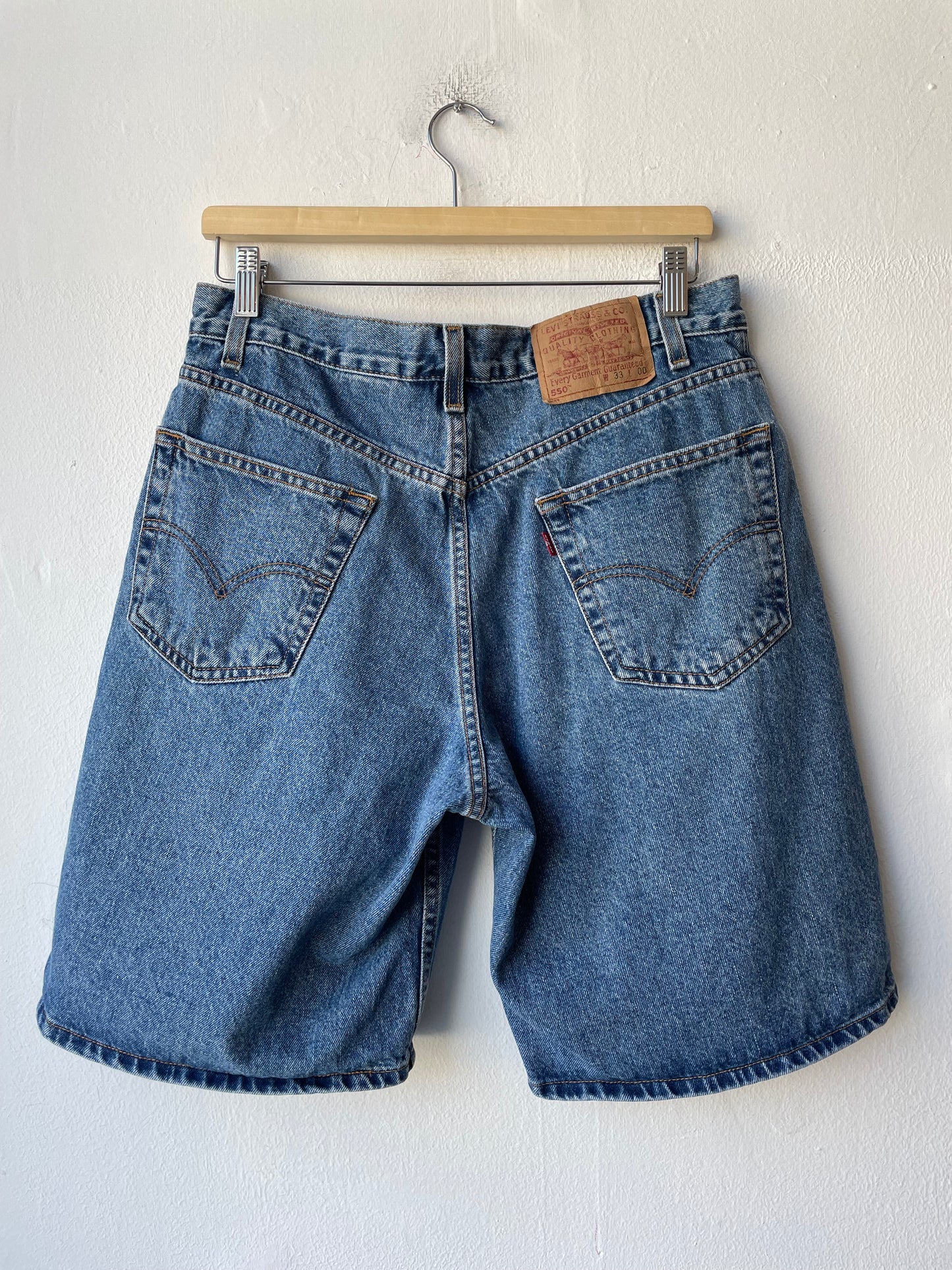 Y2K Levi’s 550 Shorts 32”