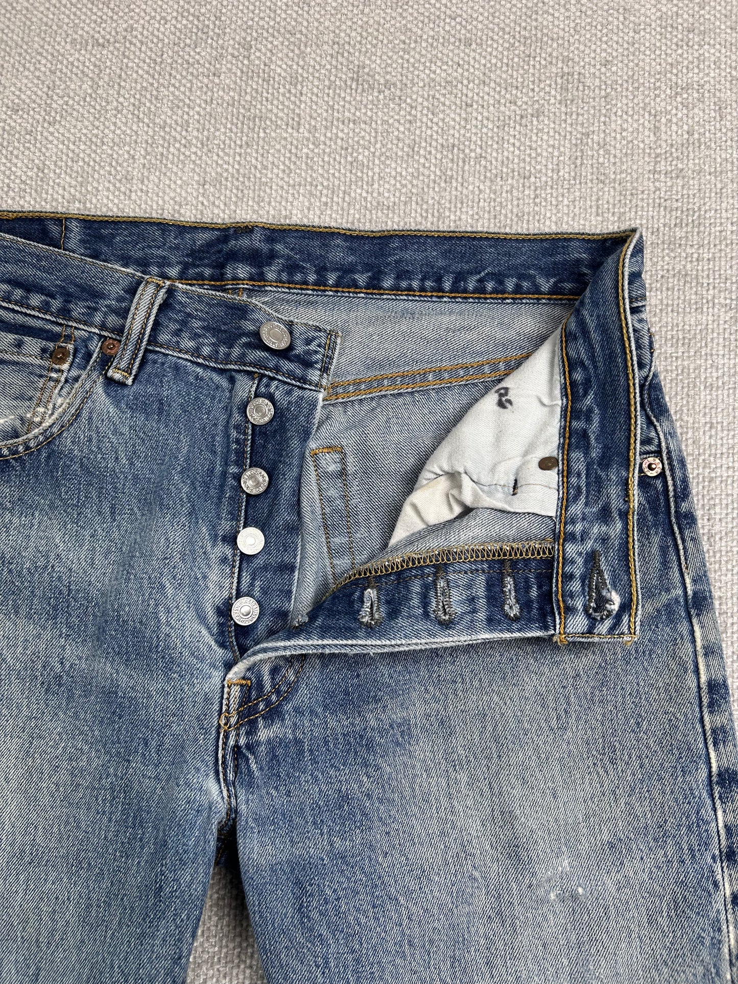 Y2K Levi's 501 Jeans 32"