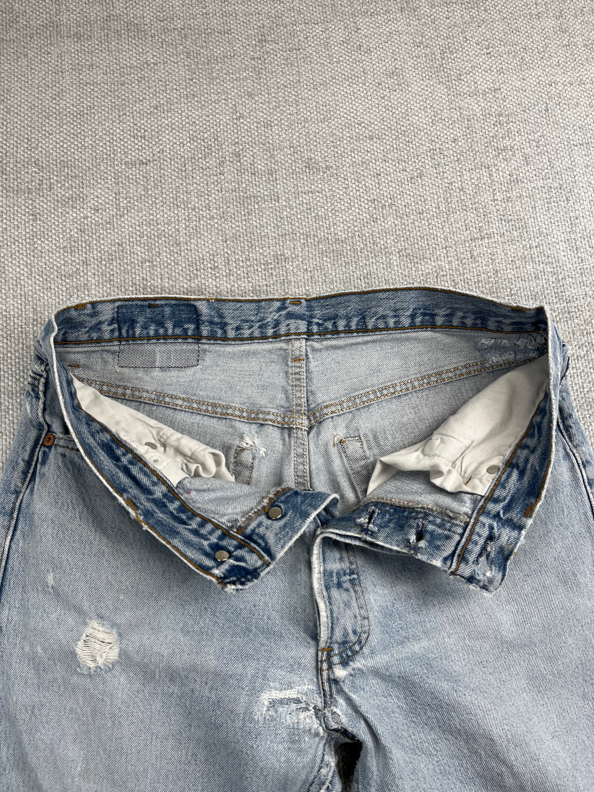 90's Distressed Levi's 501 31"