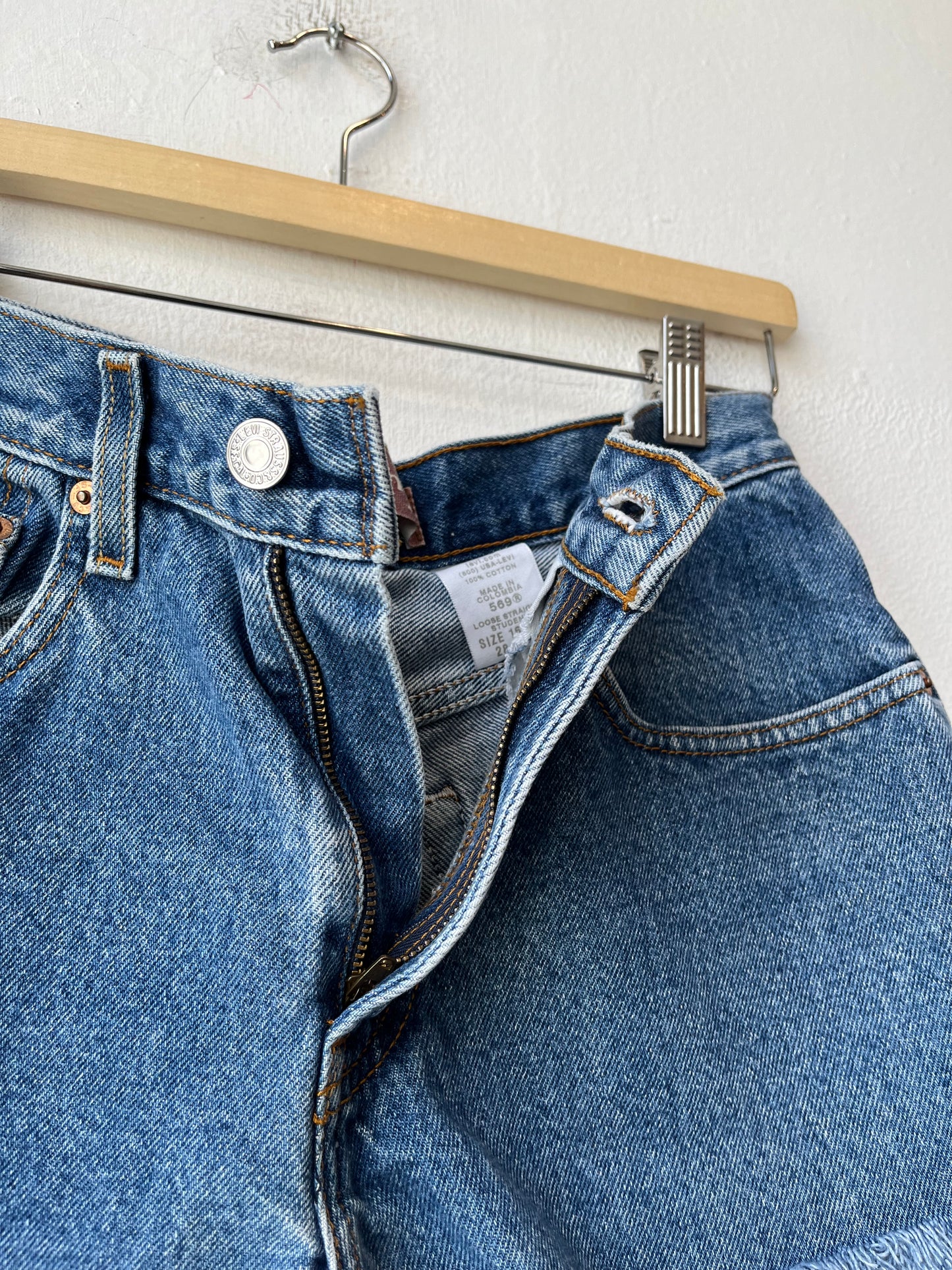 Y2K Levi's Loose Cutoff Shorts 27"