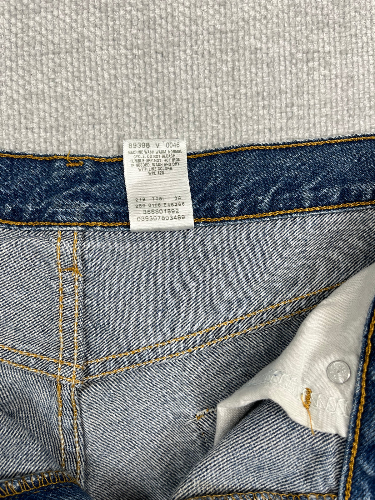 Y2K Levi's 550 Shorts 32"