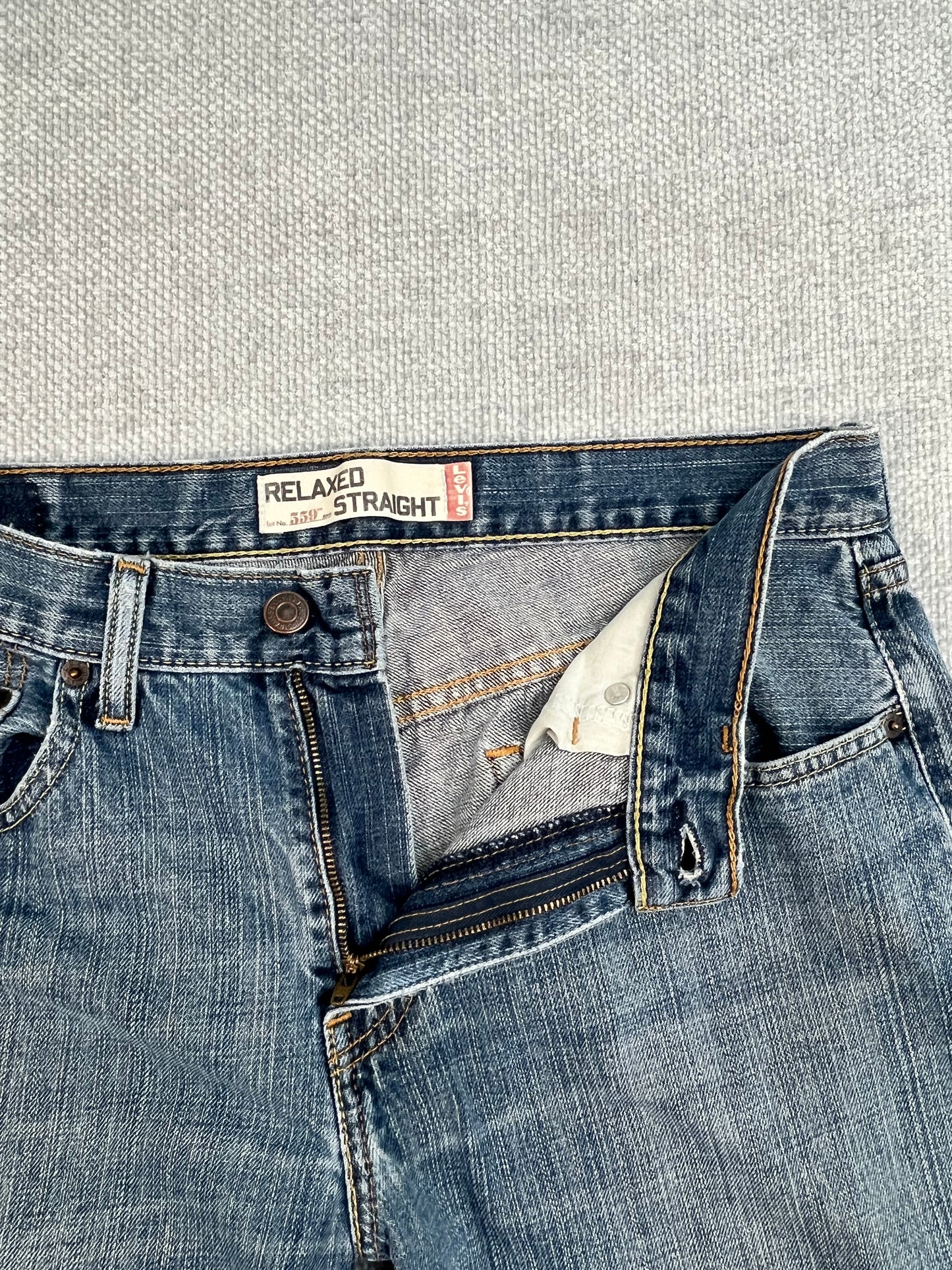 Y2K Levi’s Relaxed Straight Jeans 32”