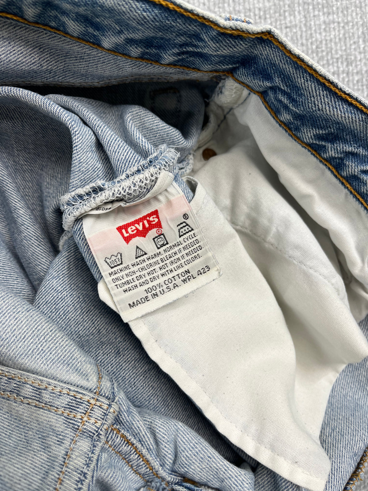 90's Levi's 501 34"