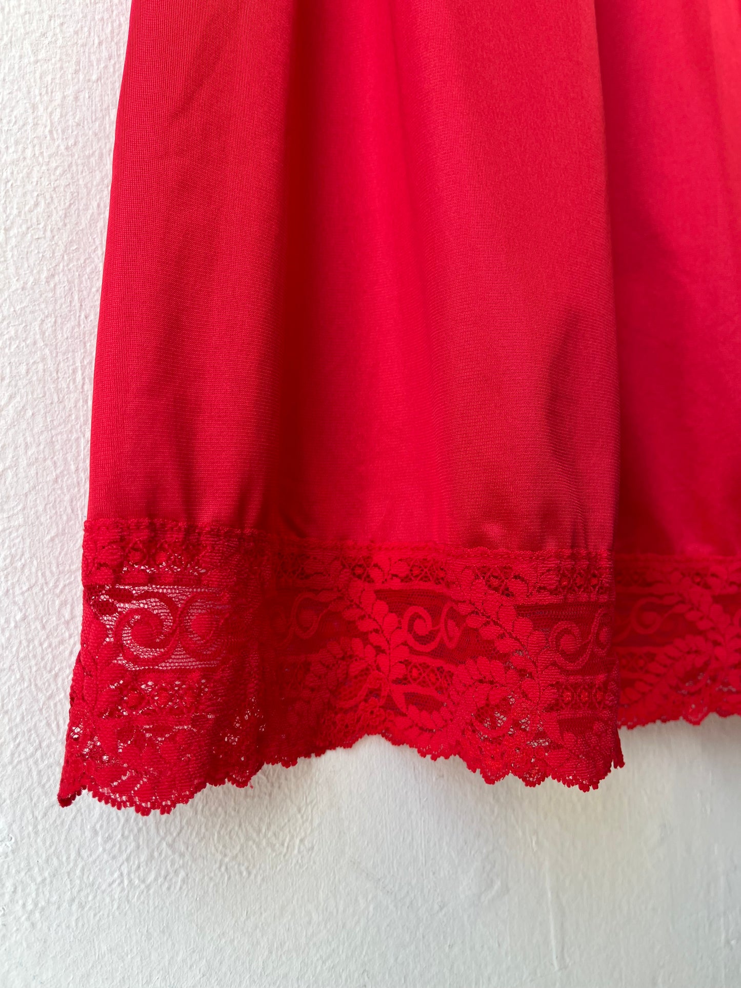 90's Red Lace Skip Skirt 24-28"