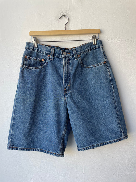 Y2K Levi’s 550 Shorts 32”