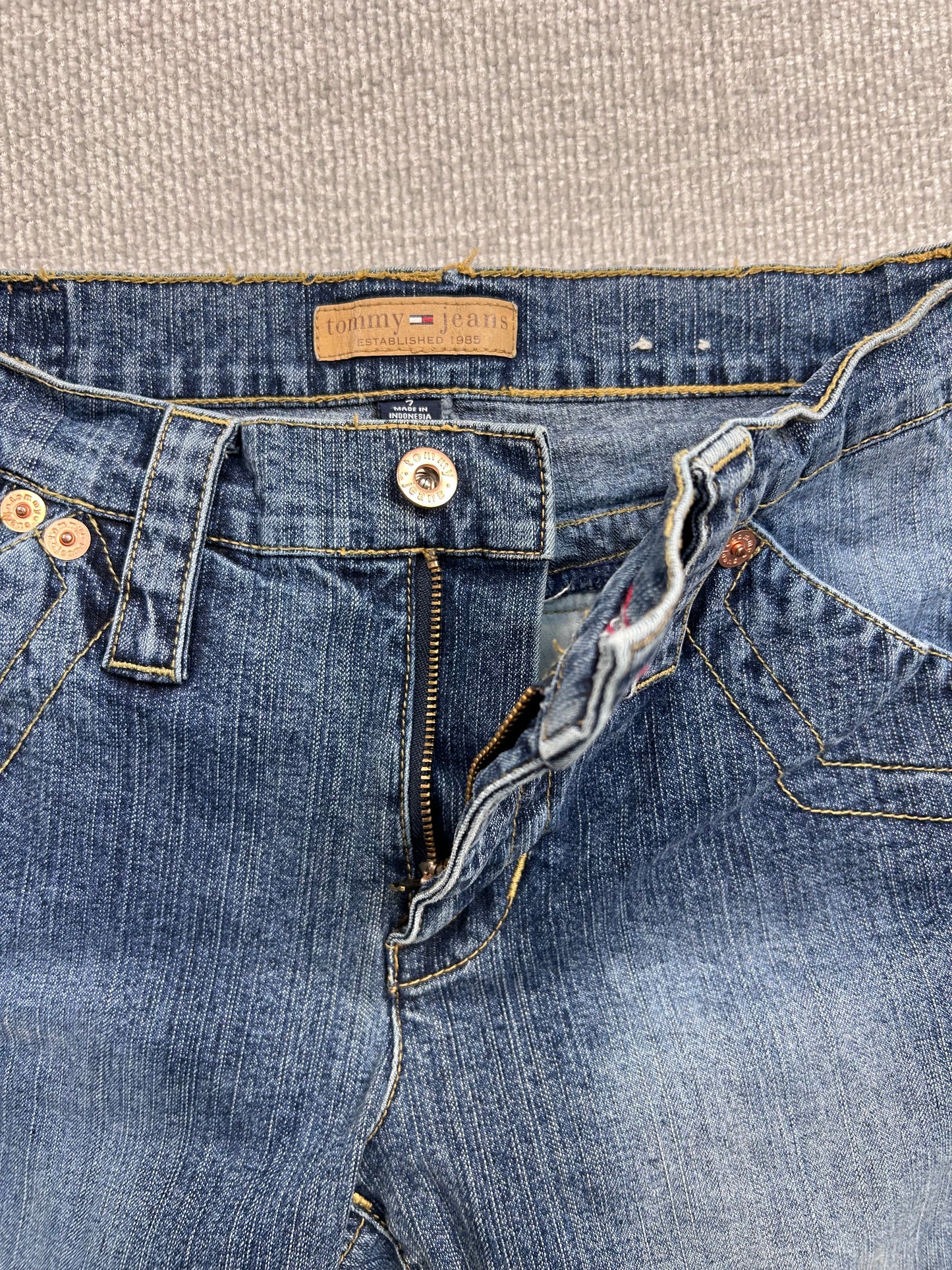 Y2K Tommy Hilfiger Flare Jeans 28”