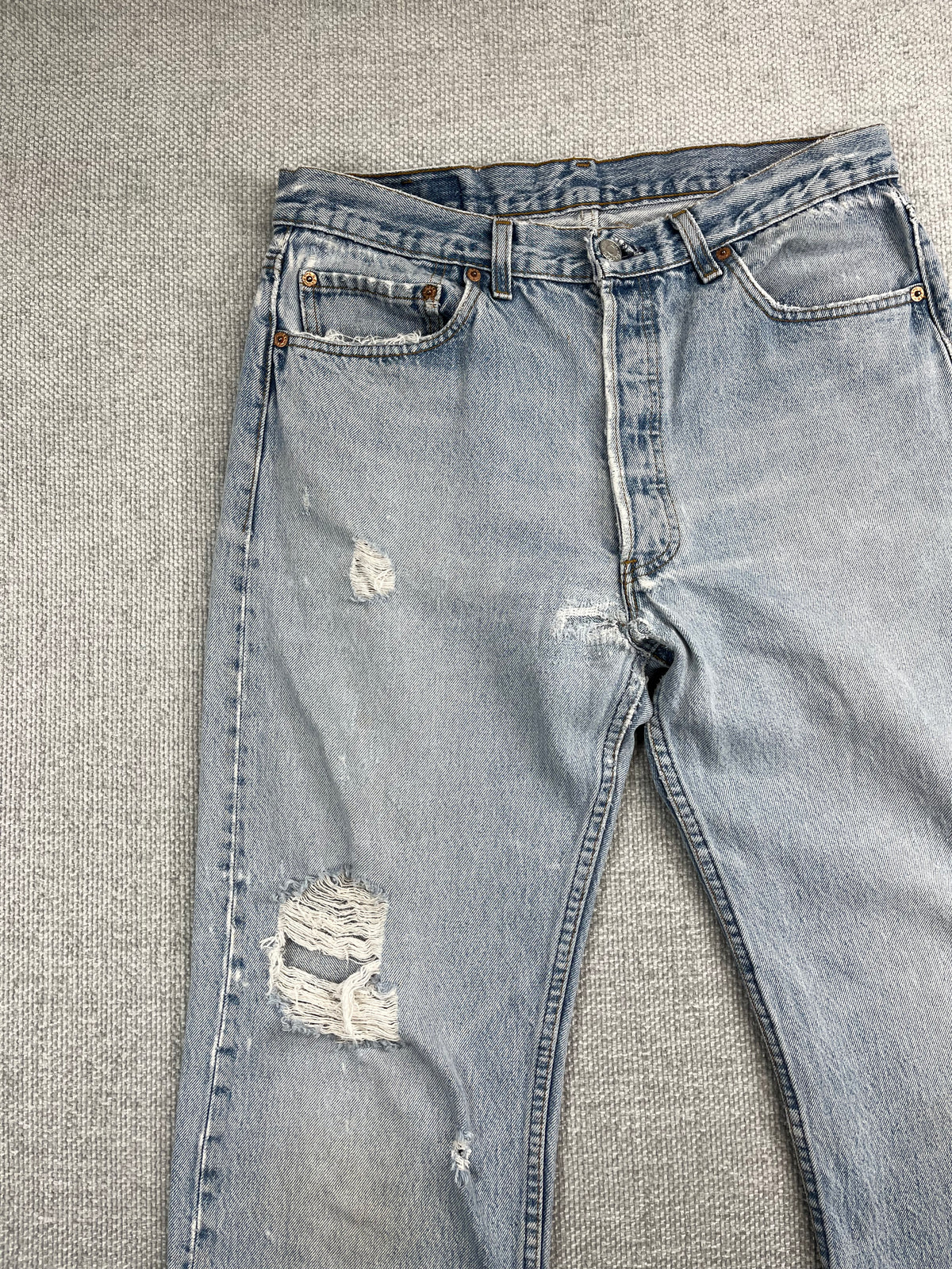 90's Distressed Levi's 501 31"