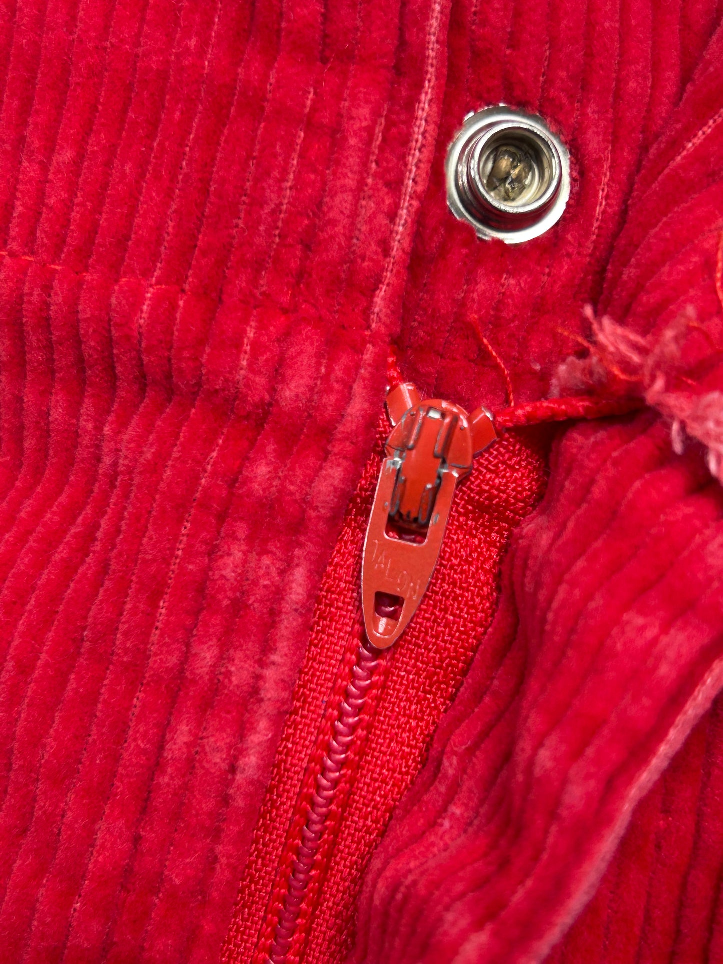 90's Op Red Corduroy Shorts 30-34"