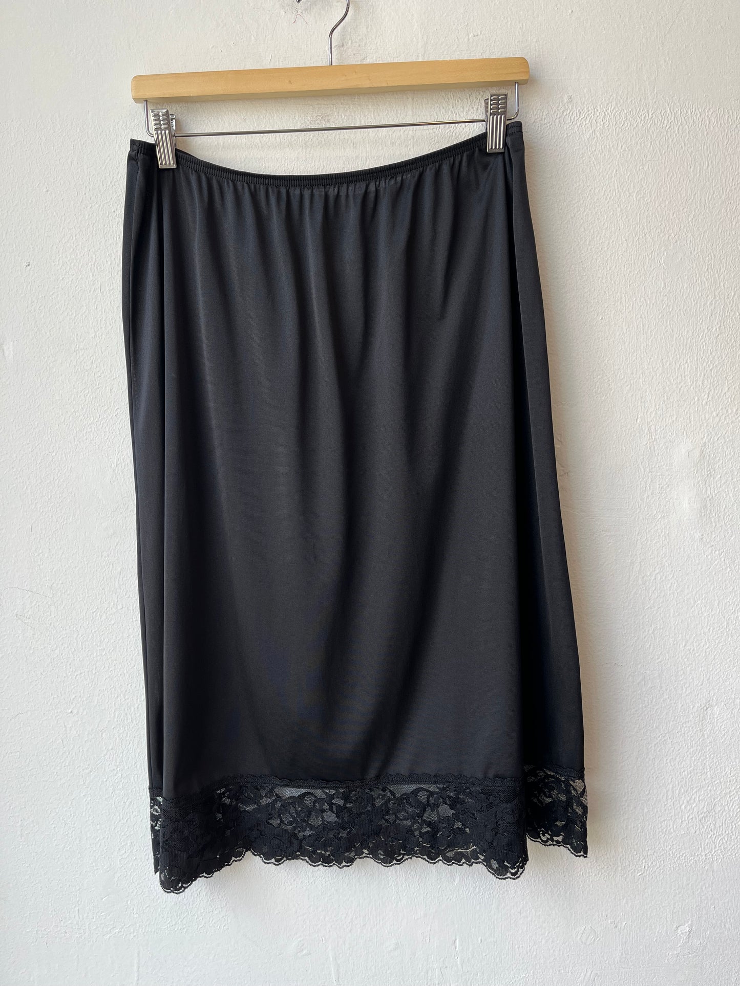 90's Black Lace Midi Skirt 28-34"
