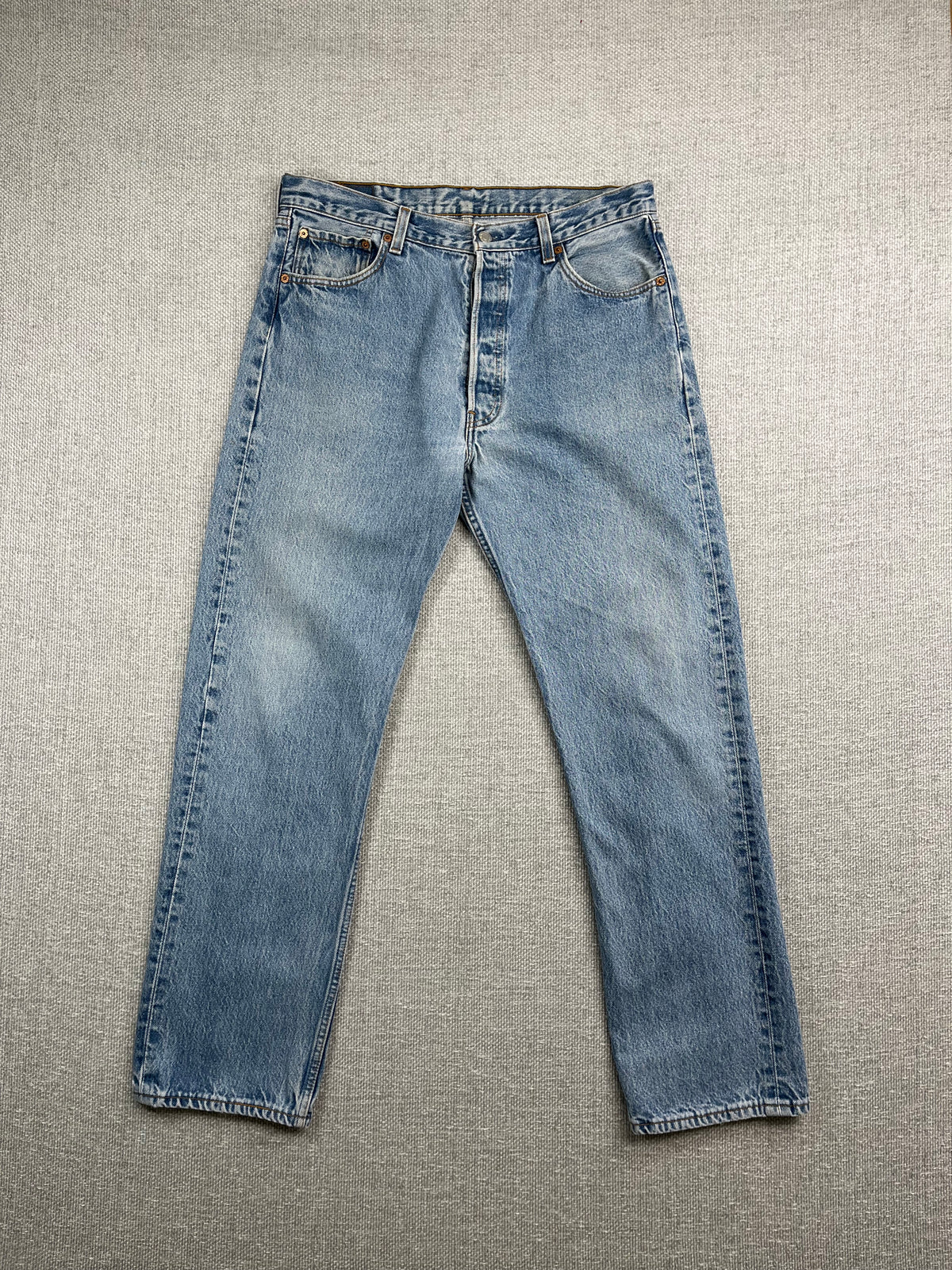 90's Levi's 501 34"