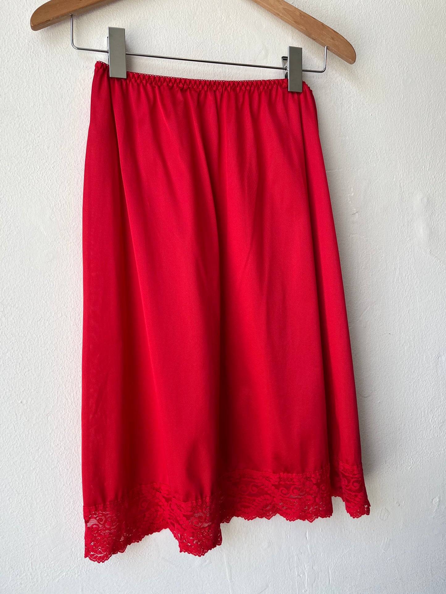 90's Red Lace Skip Skirt 24-28"