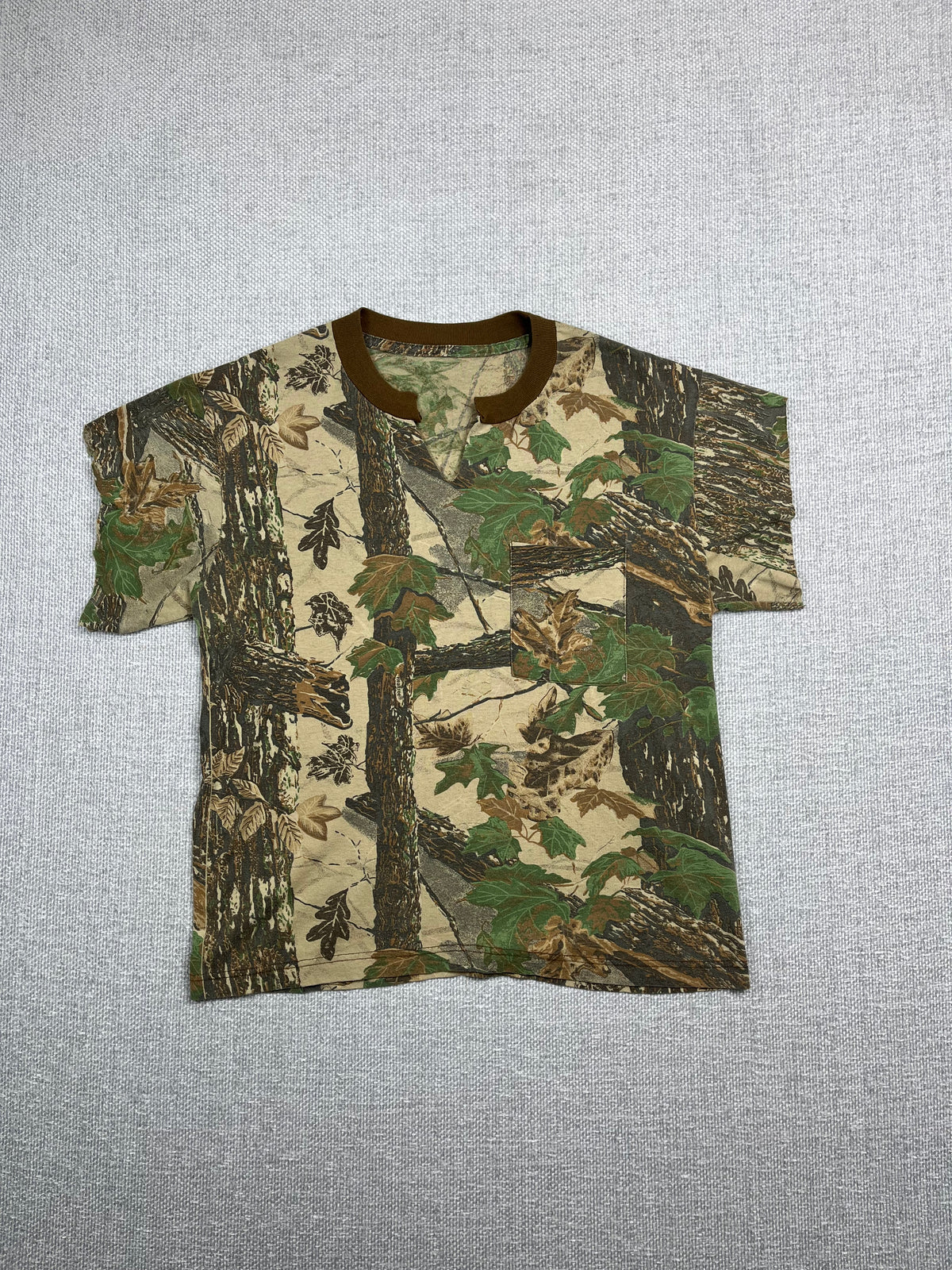 90's Realtree Cut Pocket Tee
