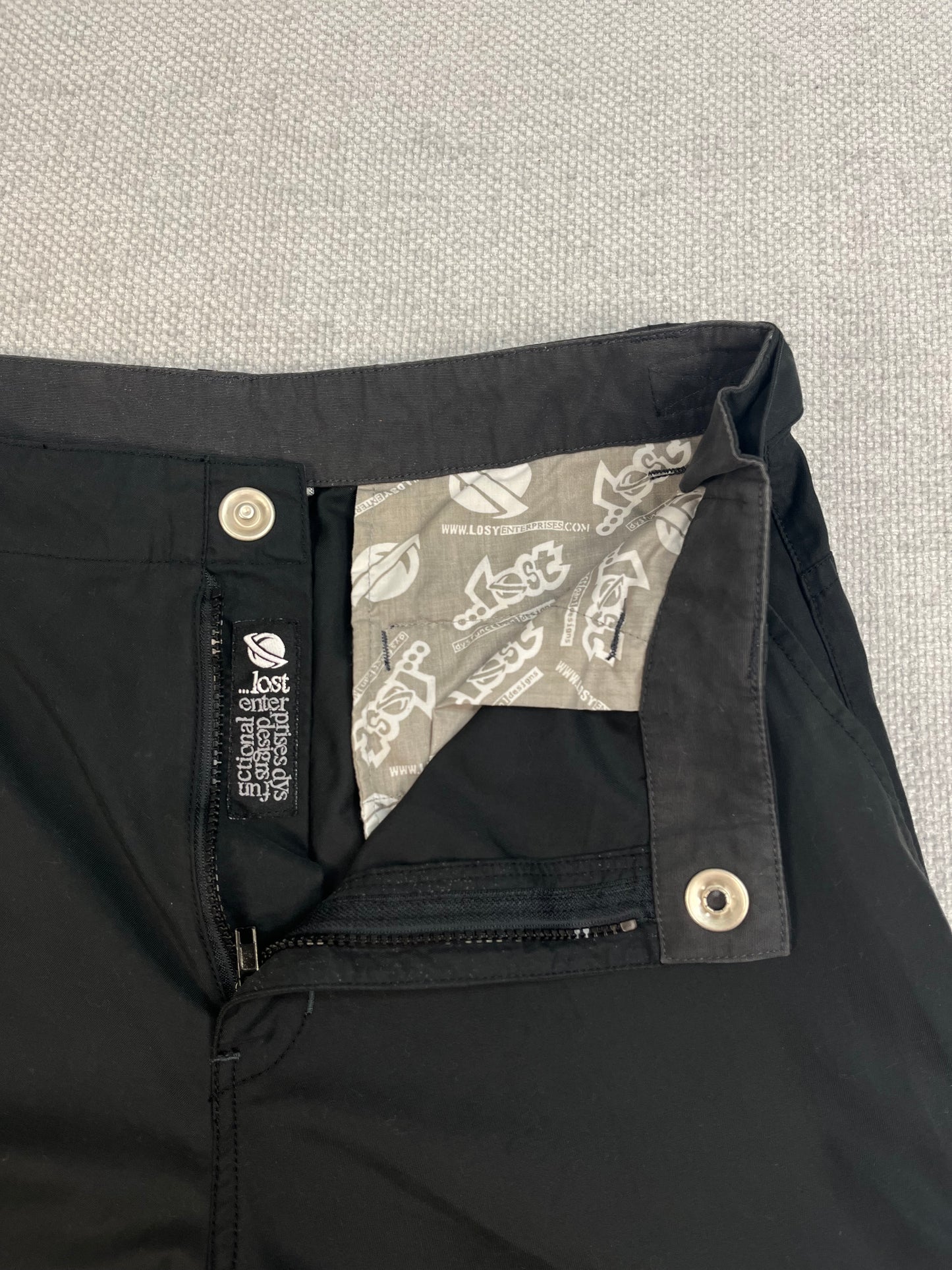 Y2K Lost ENT. Zip Off Pants 31-34”