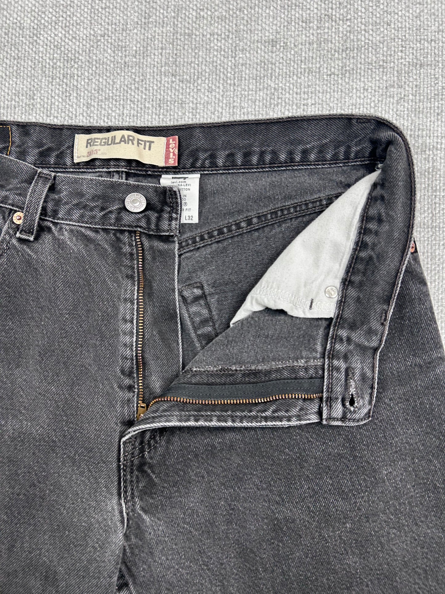 Y2K Levi's 505 Black Jeans 32"