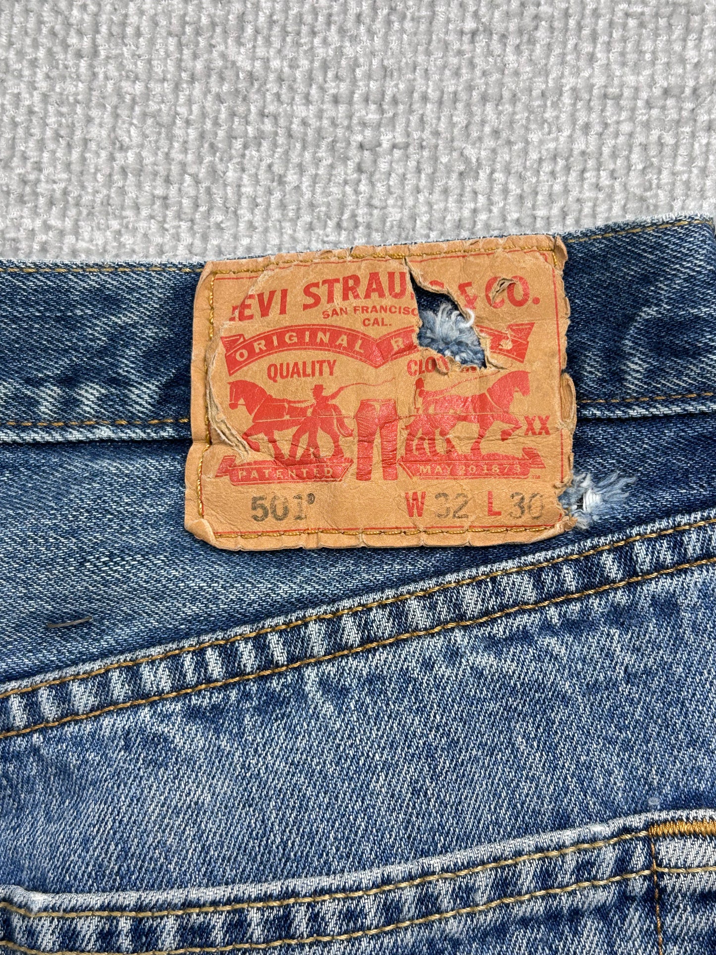 Y2K Levi's 501 Jeans 32"
