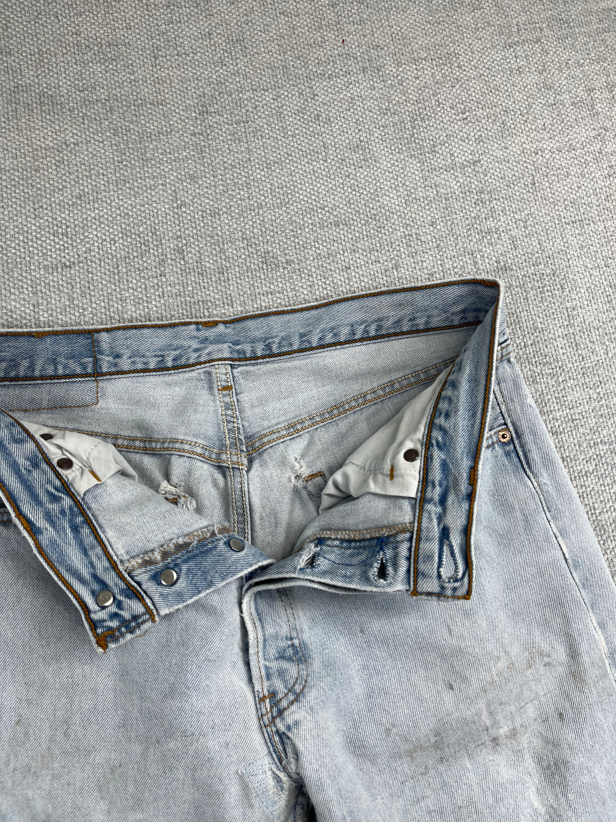 90's Levi's 501 Light Wash Jeans 32"