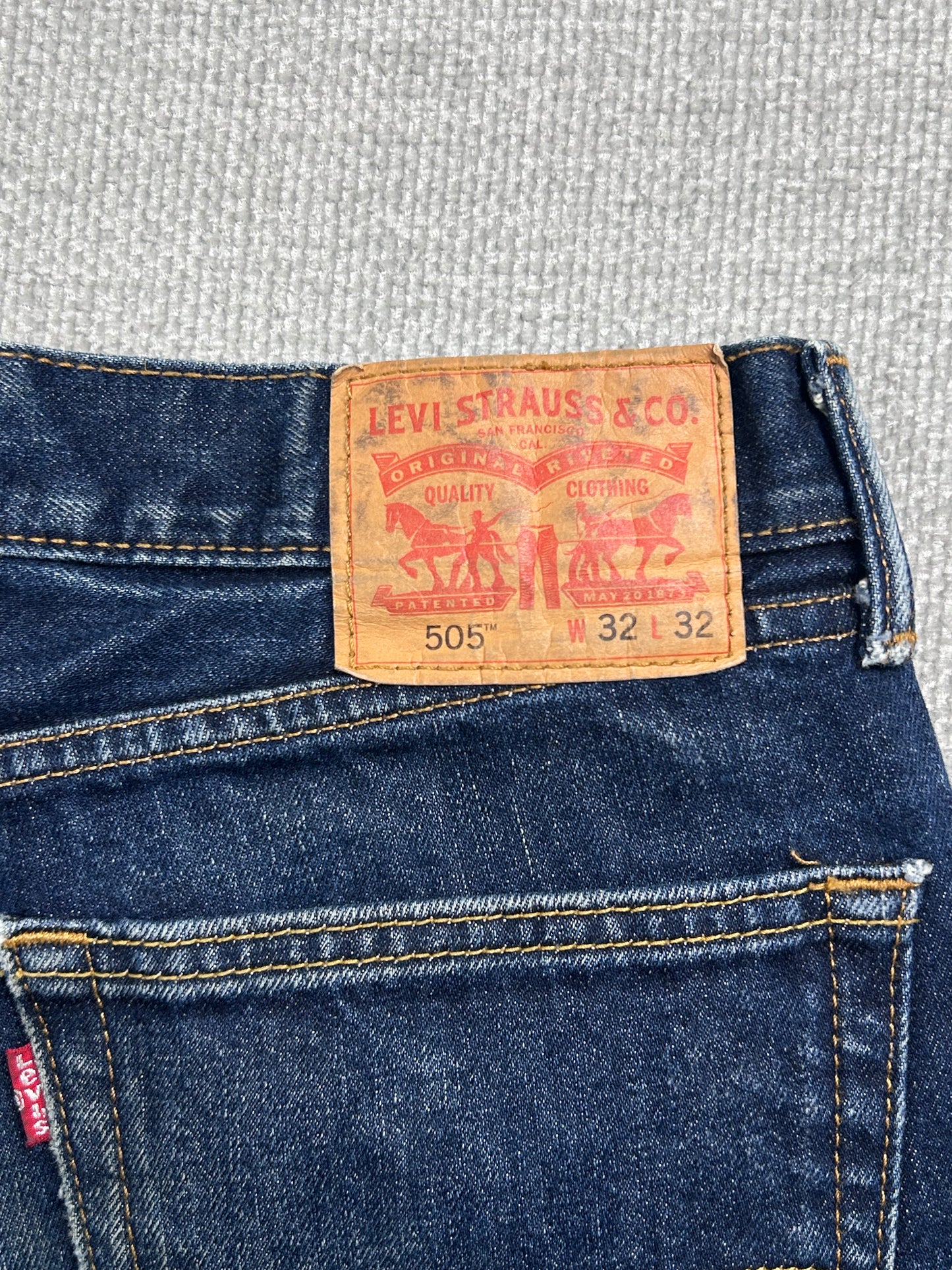 Y2K Levi's 505 Jeans 32"