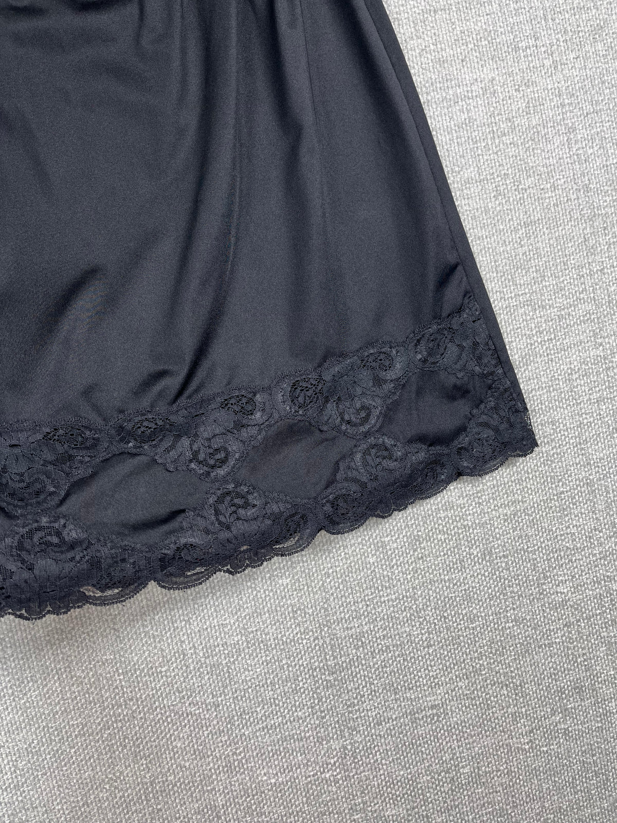 90's Lace Trim Slip Skirt 24-31"