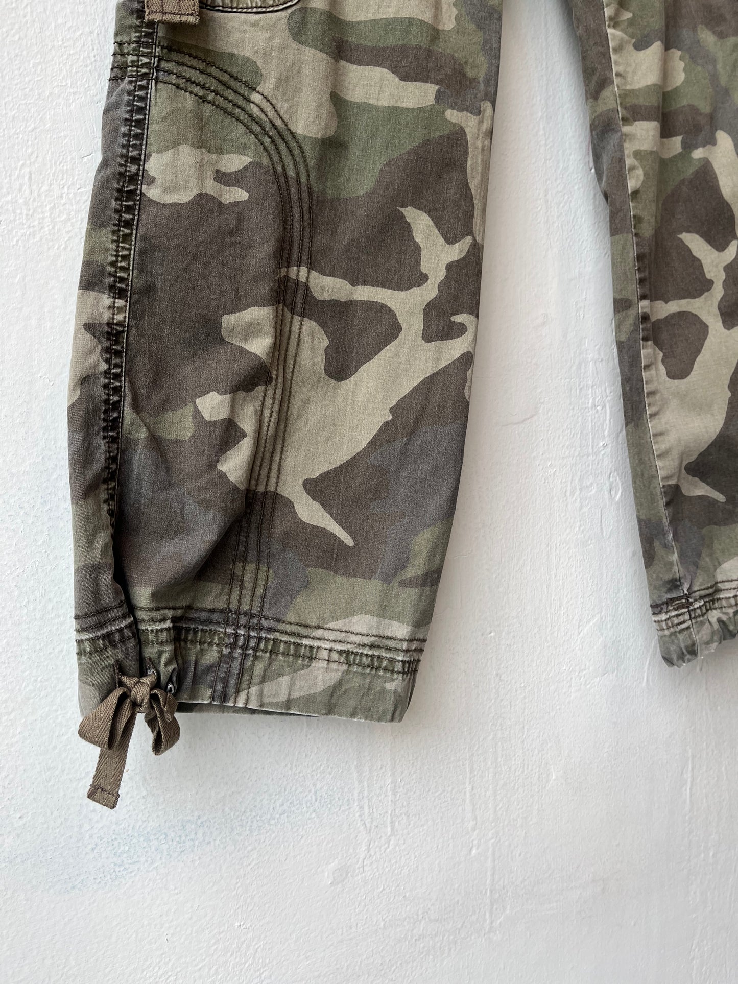 Y2K Camo Cargo Pants 29"