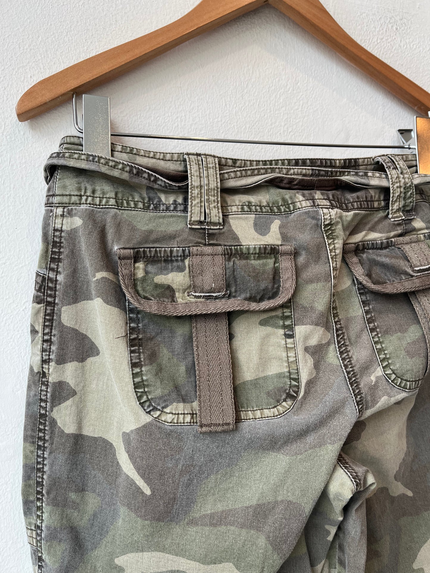 Y2K Camo Cargo Pants 29"