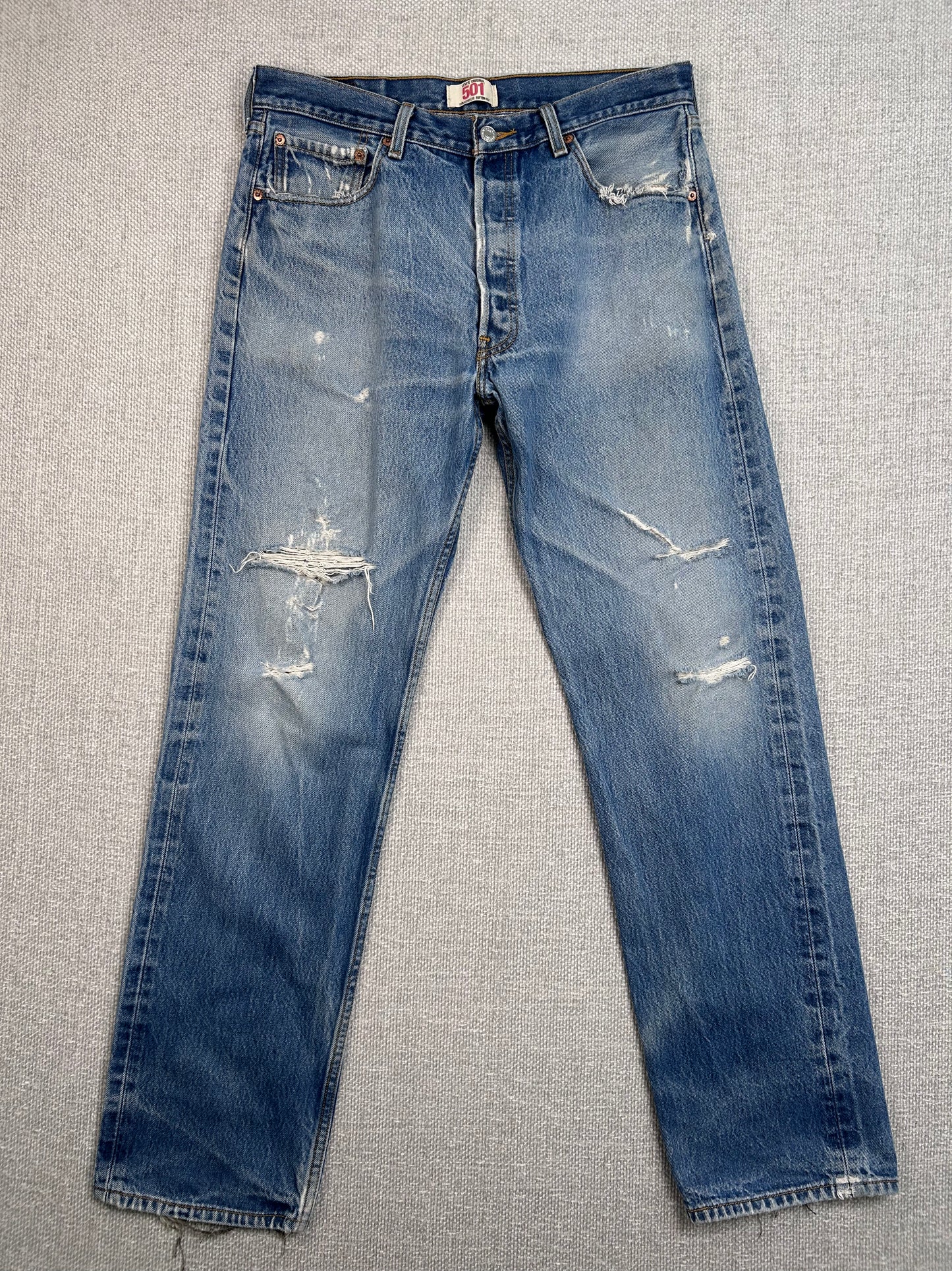 Y2K Distressed Levi's 501 33"