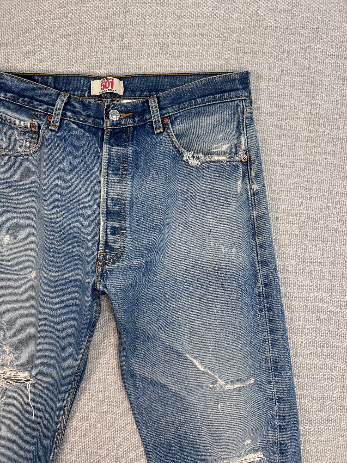 Y2K Distressed Levi's 501 33"