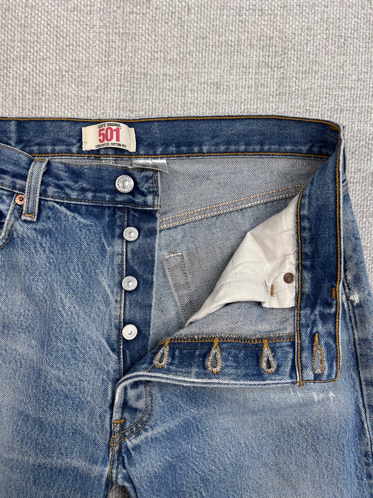 Y2K Distressed Levi's 501 33"