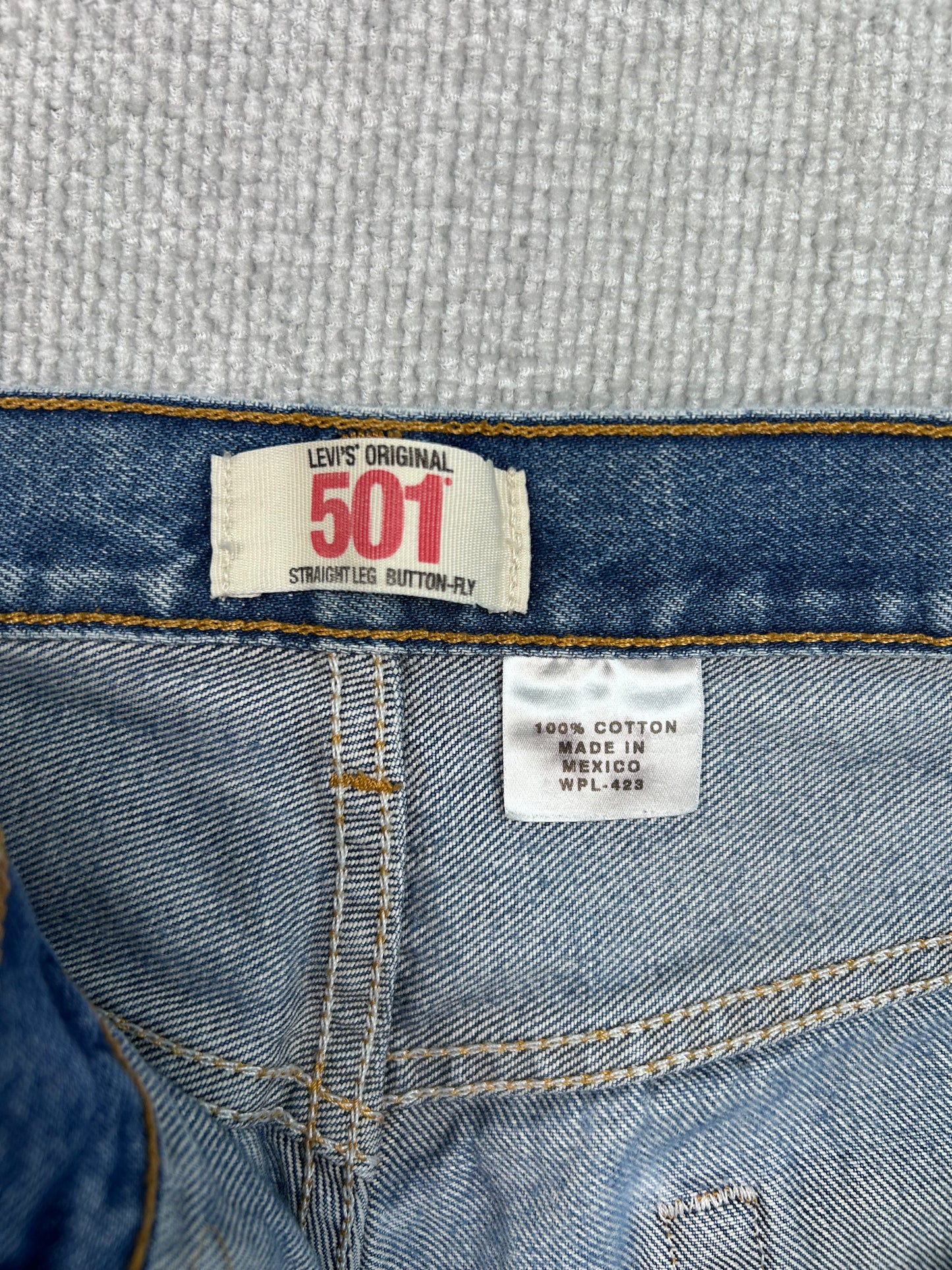 Y2K Distressed Levi's 501 33"