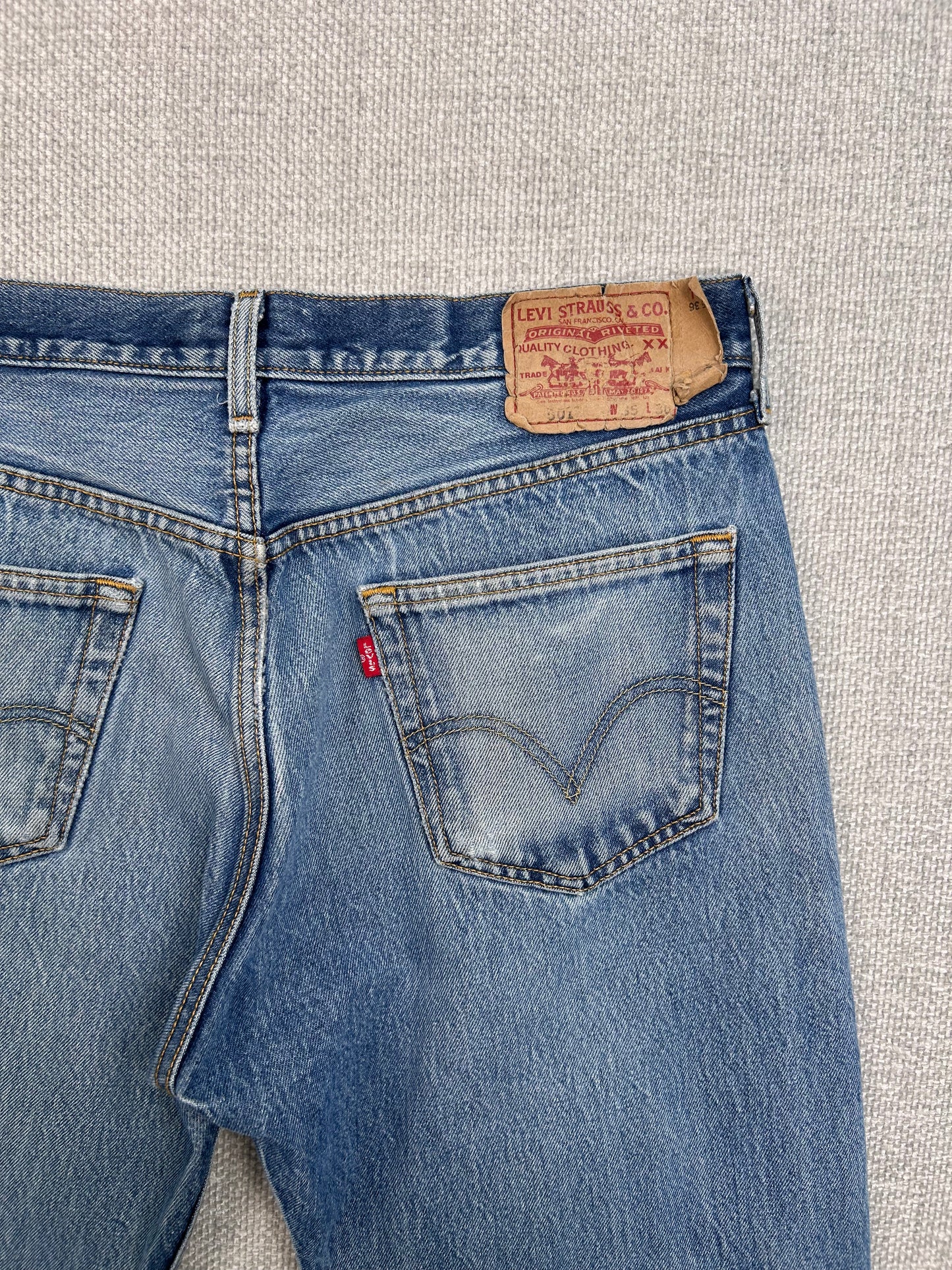 Y2K Distressed Levi's 501 33"