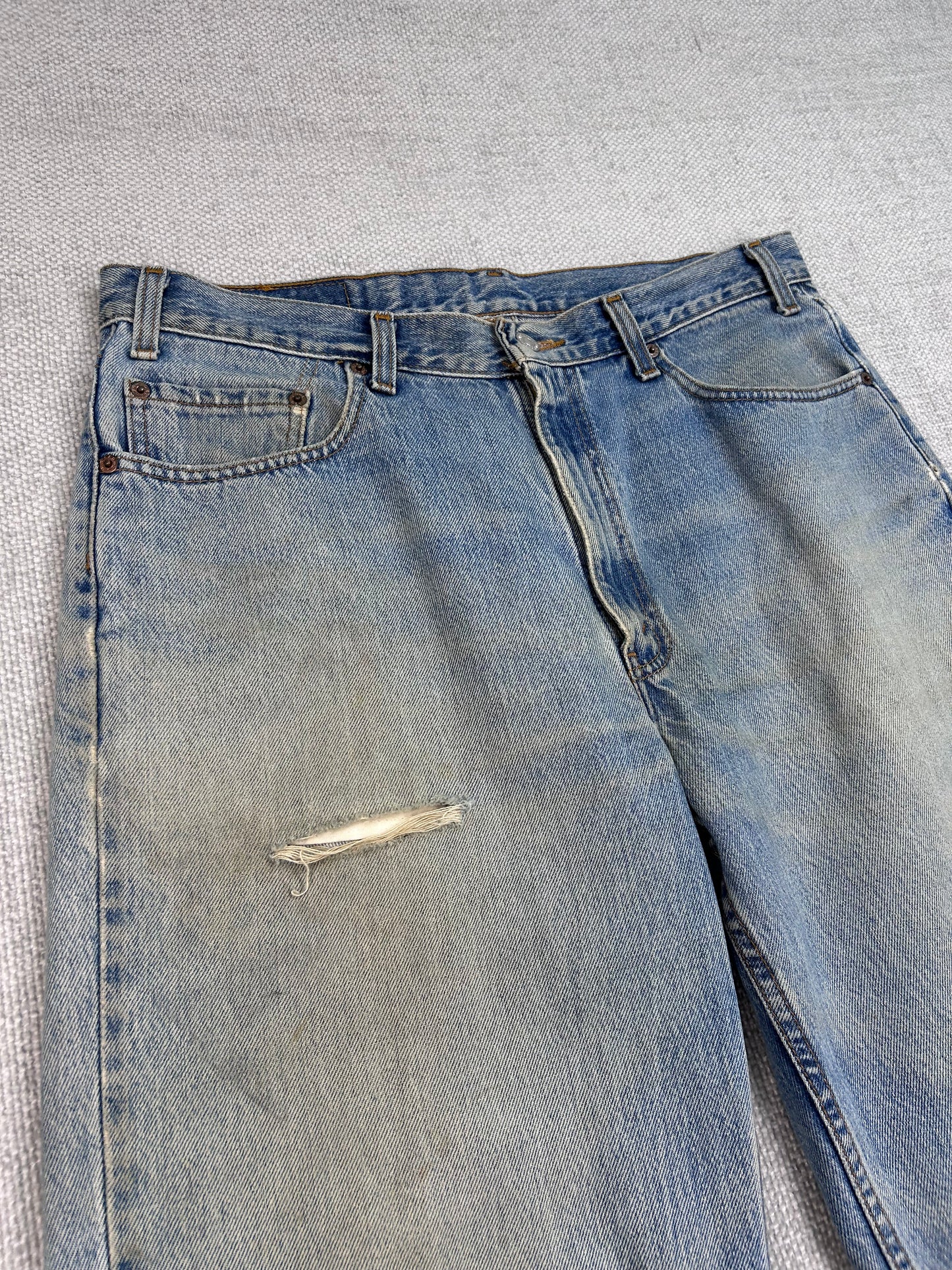 90's Distressed Levi's 550 36"