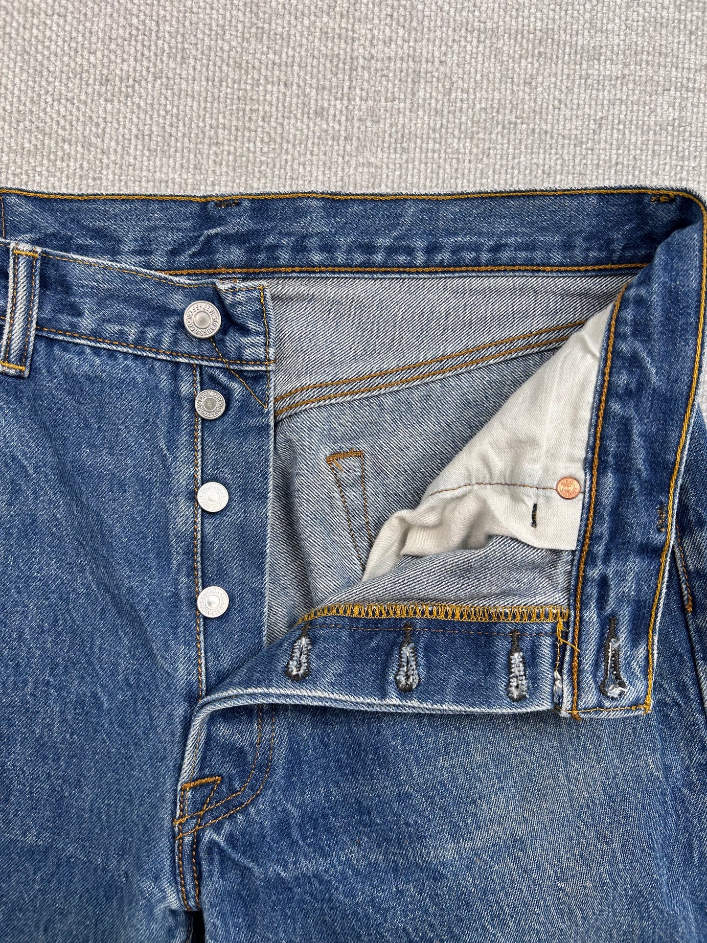 Y2K Levi's 501 Jeans 32"