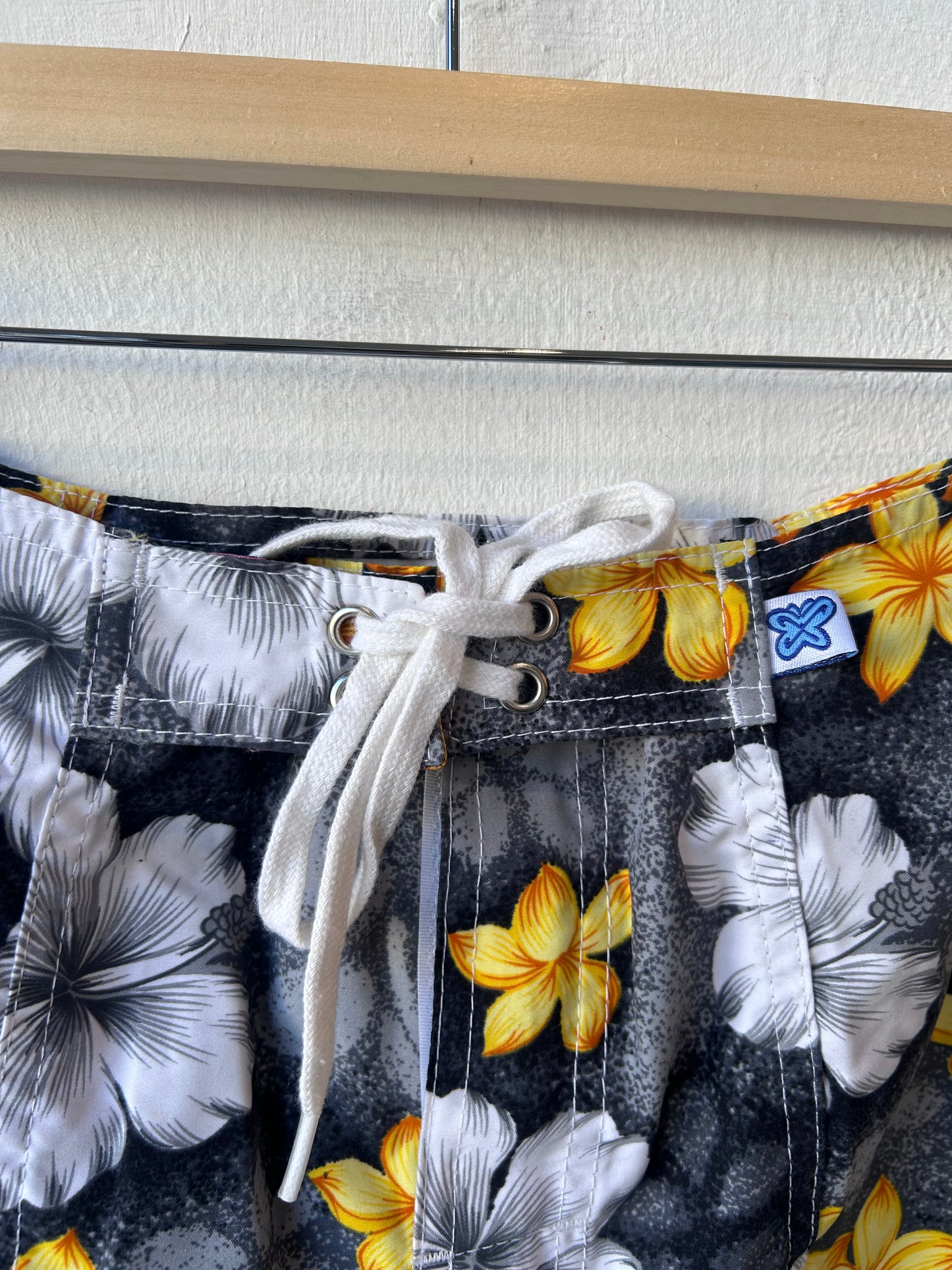 Y2K Aloha Skirt 28"