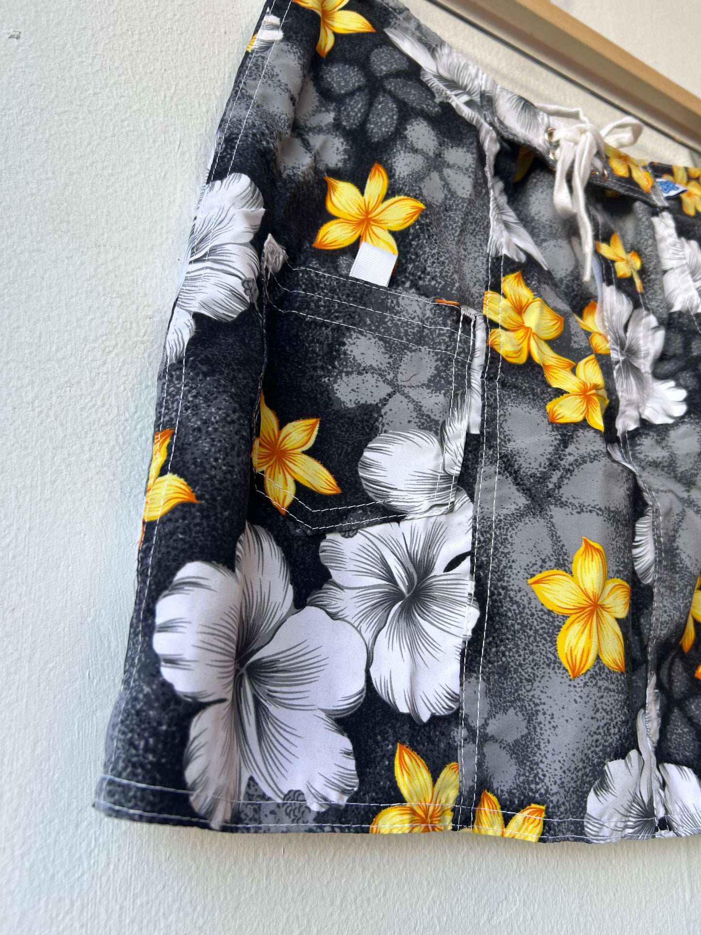 Y2K Aloha Skirt 28"
