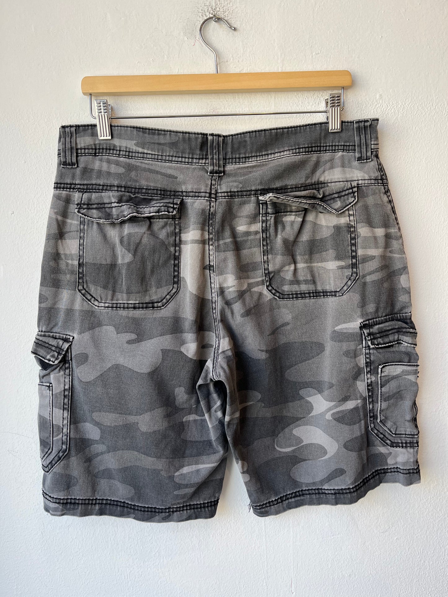 Y2K Unionbay Camo Cargo Shorts 33"