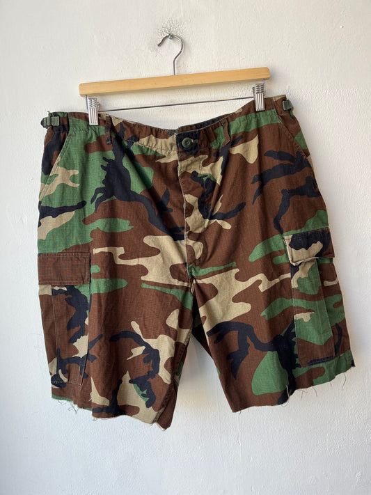 Y2K Camo Cutoff Shorts 31-38"