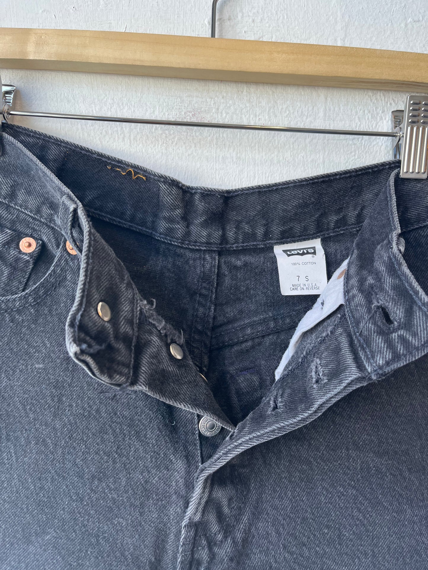 90's Levi's Black Cutoffs 26"