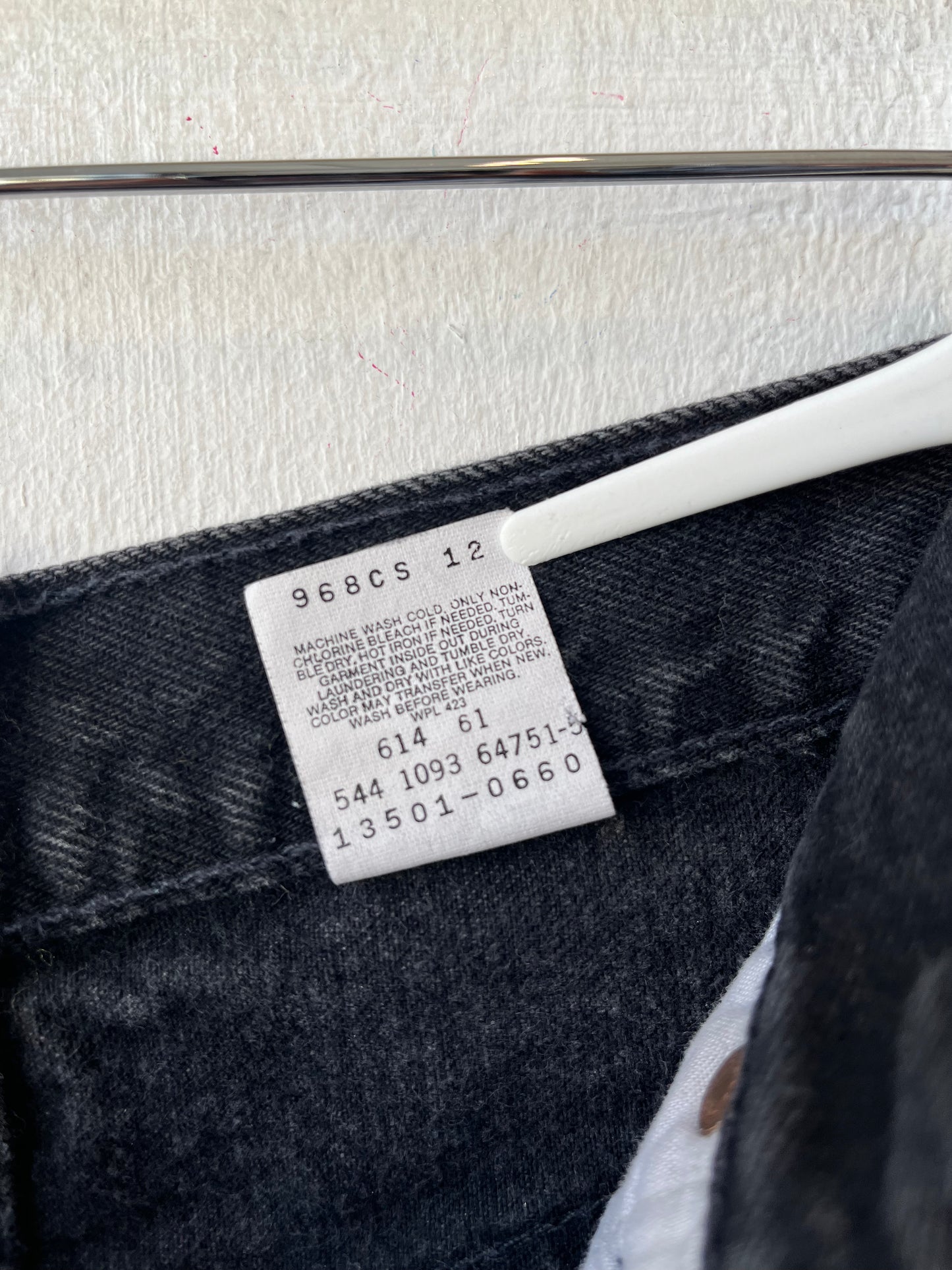 90's Levi's Black Cutoffs 26"